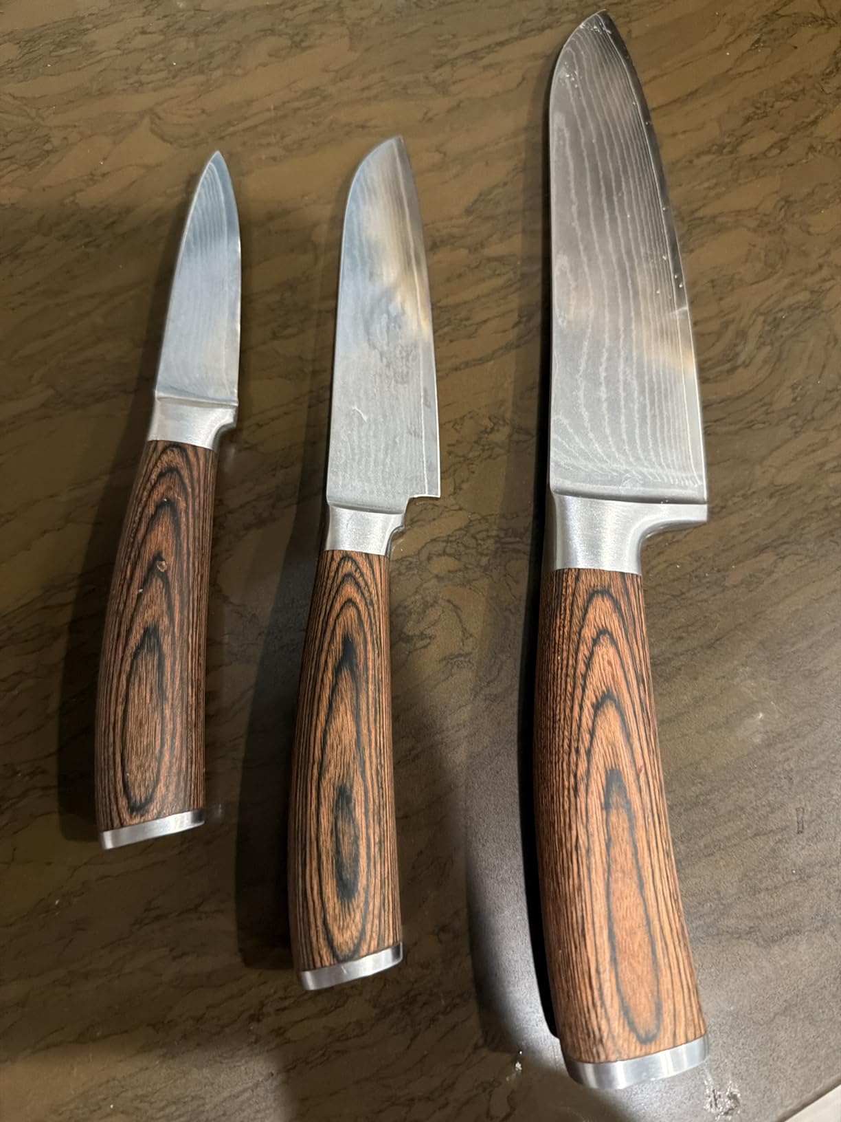 Wakoli EDIB 3-Piece Damascus Kitchen Knife Set in Wooden Gift Box, Razor Sharp Genuine Damascus Steel (VG10 Core), Includes Santoku, Small Santoku and Paring Knife, Ergonomic Pakkawood Handle customer photo 2