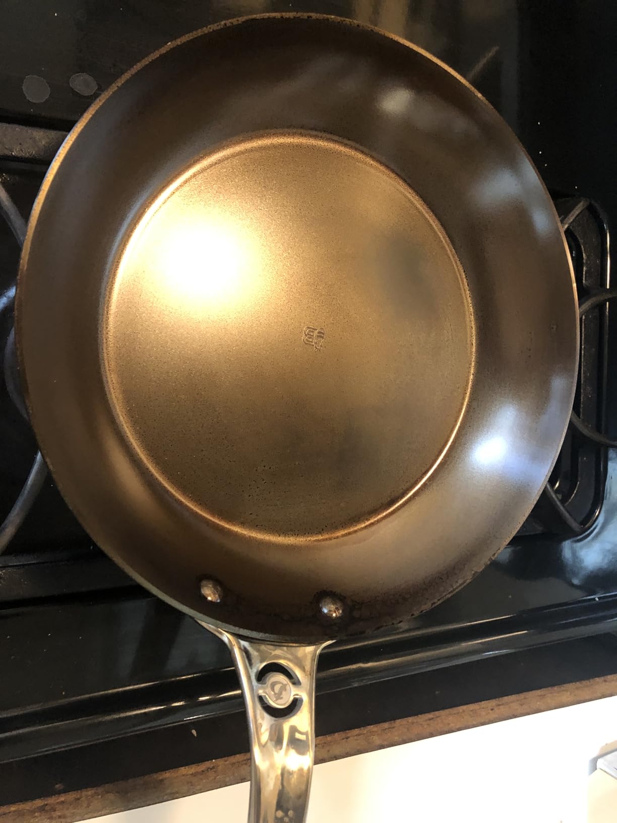 de Buyer MINERAL B Pro Carbon Steel Fry Pan - 11 Diameter, 8.3 Cooking Surface - Ideal for Searing, Sauteing and Reheating - Naturally Non-Stick Finish - Made in France customer photo 1