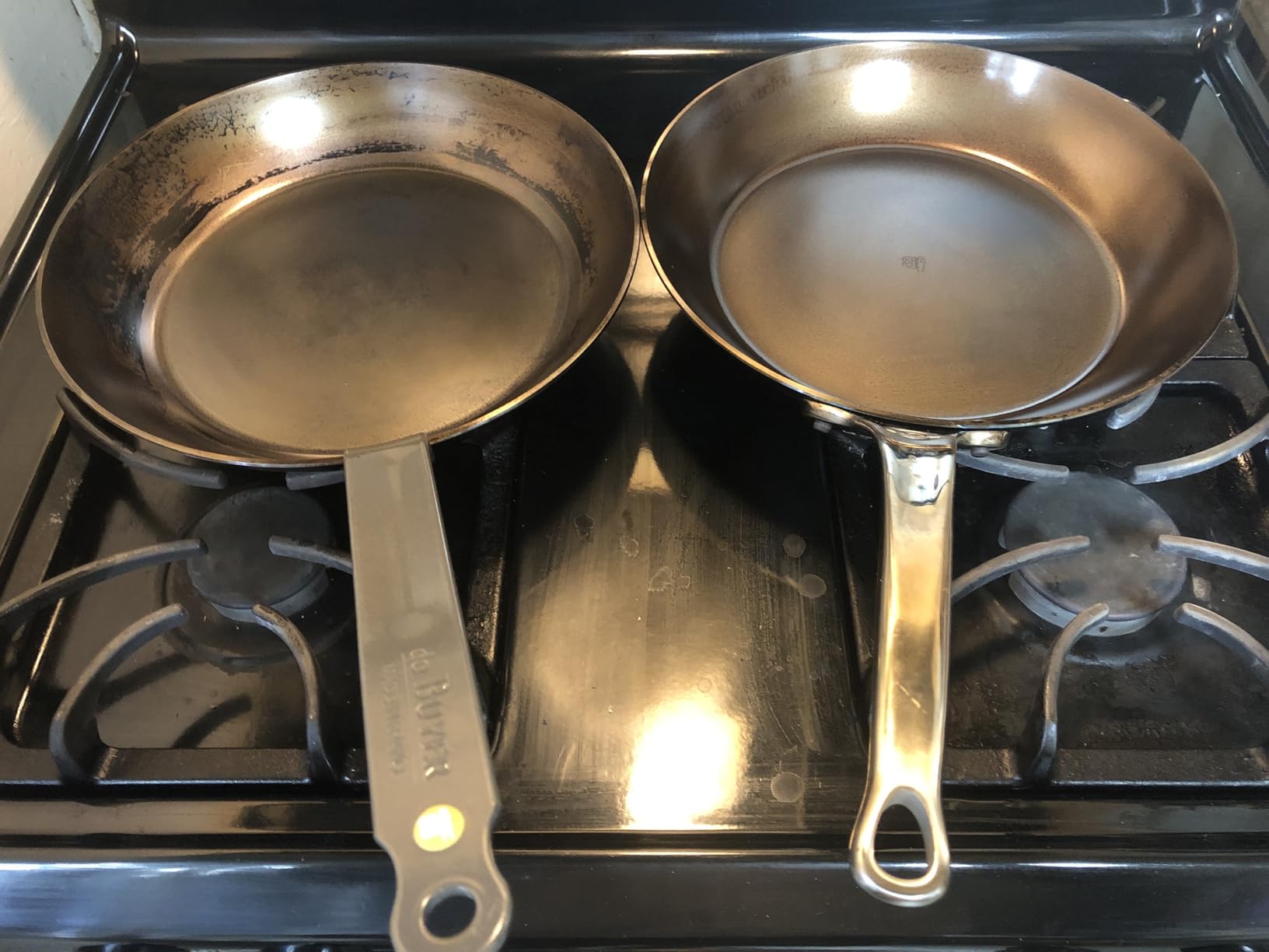 de Buyer MINERAL B Pro Carbon Steel Fry Pan - 11 Diameter, 8.3 Cooking Surface - Ideal for Searing, Sauteing and Reheating - Naturally Non-Stick Finish - Made in France customer photo 2