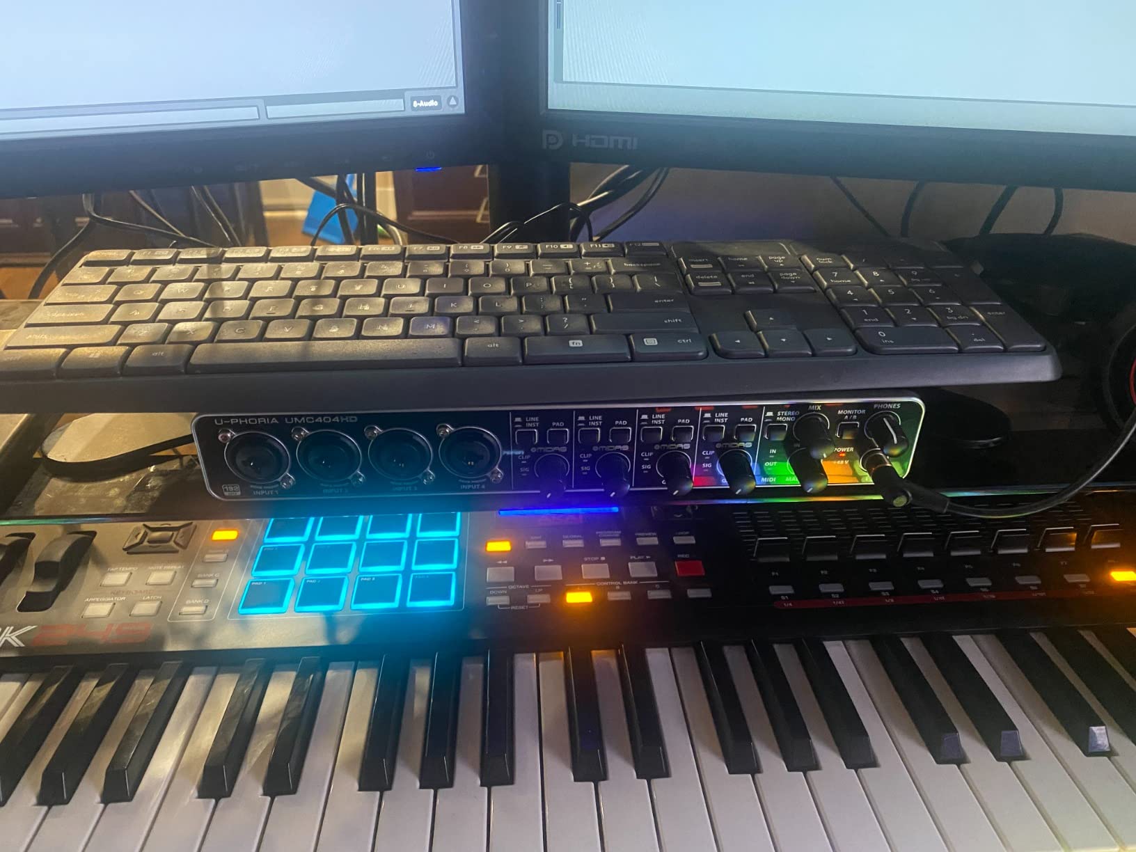 Behringer U-PHORIA UMC404HD Audiophile 4x4 USB Audio/MIDI Interface customer photo 1