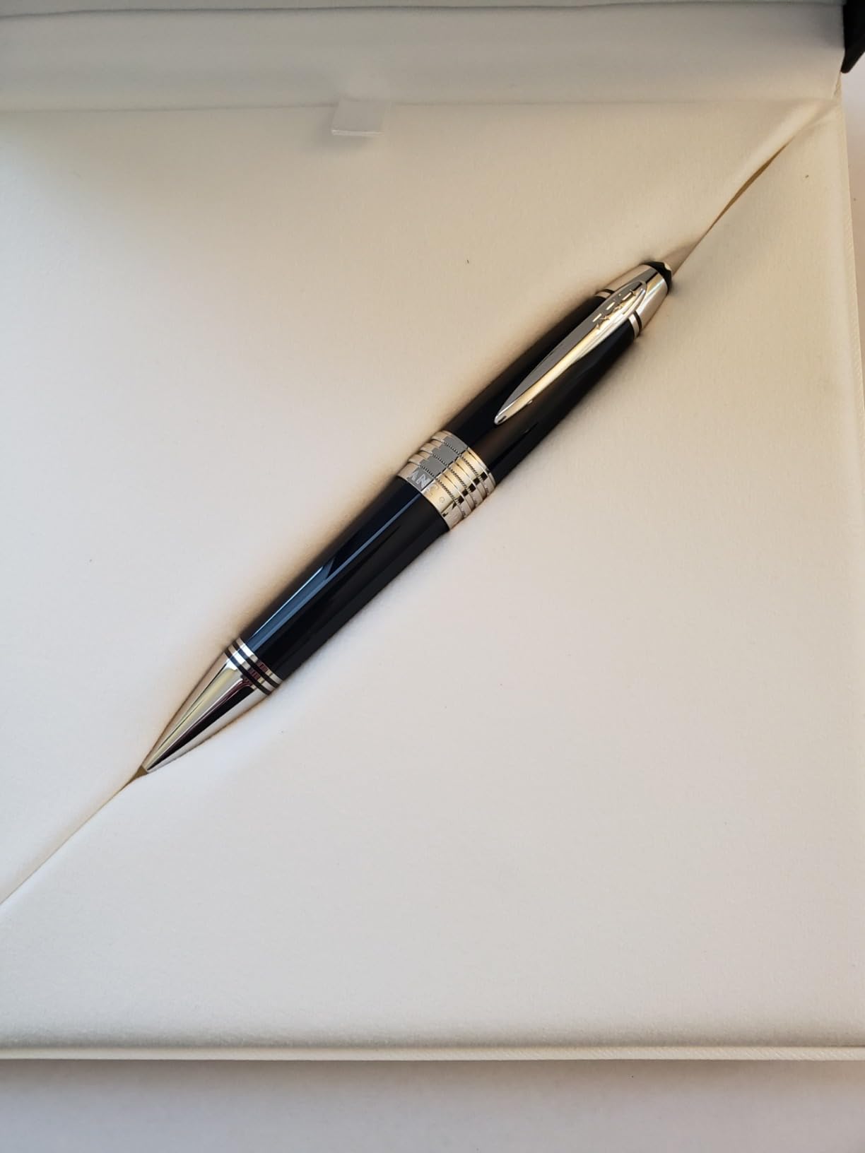 Montblanc Great Characters Ballpoint Pen - Special Edition - John F. Kennedy - Dark Blue customer photo 1