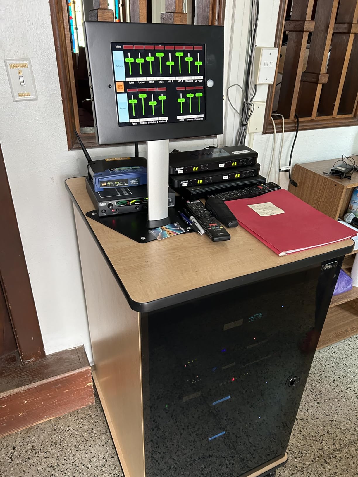 Shure BLX288/PG58 Dual Wireless Vocal System - H10 Band customer photo 1