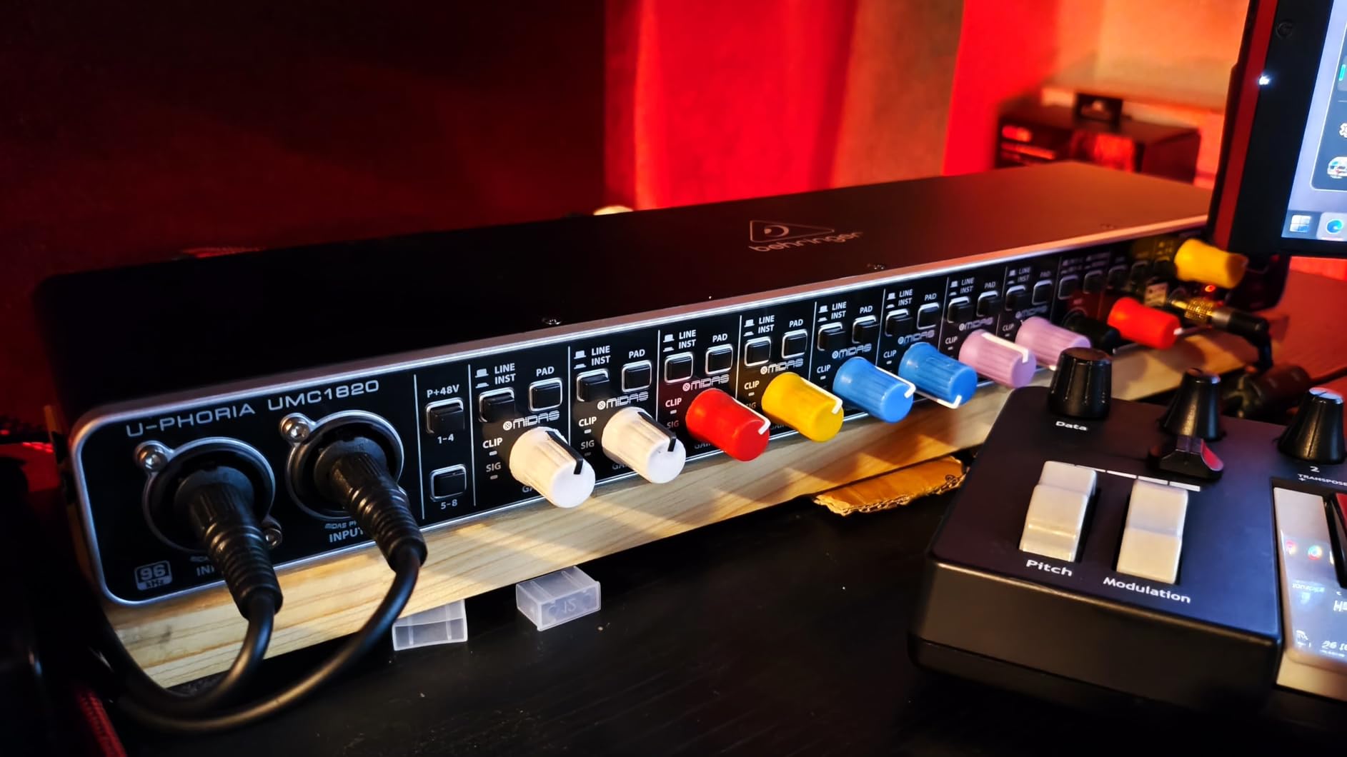 Behringer U-PHORIA UMC1820 Audiophile 18x20, 24-Bit/96 kHz USB Audio/MIDI Interface with Midas Mic Preamplifiers customer photo 1