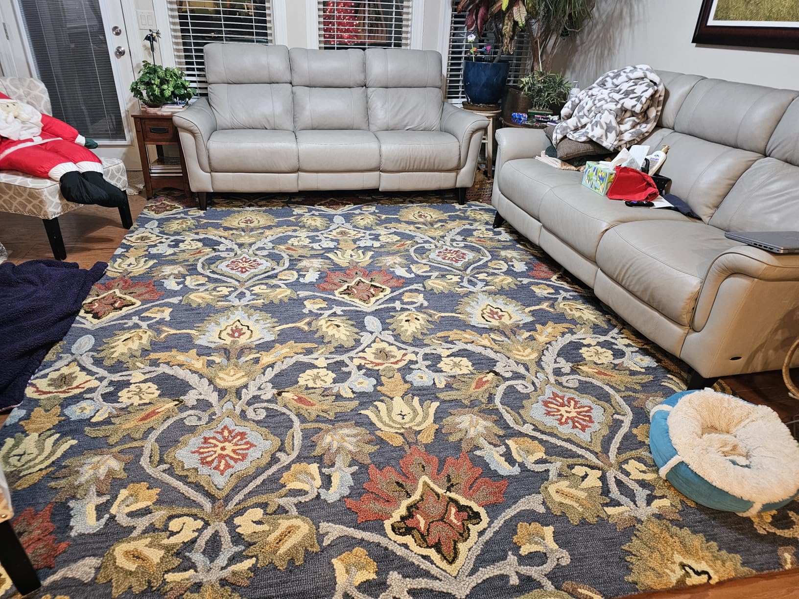 SAFAVIEH Blossom Collection Area Rug - 9' x 12', Navy & Multi, Handmade Wool, Ideal for High Traffic Areas (BLM402A) customer photo 1