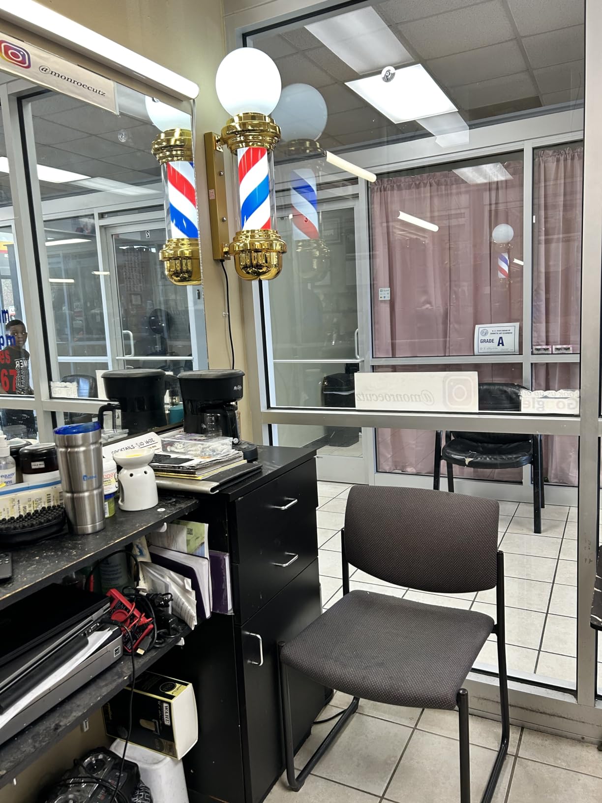 mefeir 32'' LED Barber Pole Light Classic Style, Hair Salon Barber Shop Open Sign, Rotating Red White Blue LED Strips, IP44 Waterproof Save Energy customer photo 1