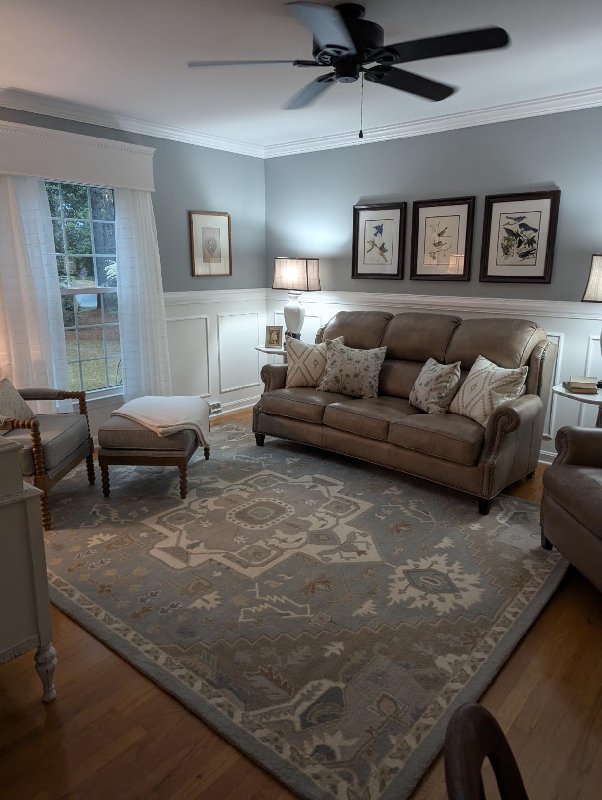 SAFAVIEH Area Rug 8x10 - Heritage Collection - Large - Blue & Ivory, Handmade Wool, Traditional Oriental Design, Ideal for Living Room, Bedroom, Office, Dining Space (HG823A) customer photo 1