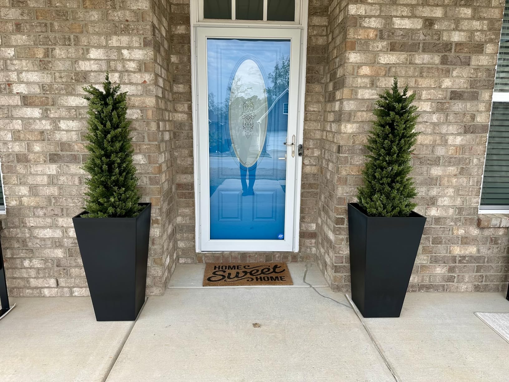 Veradek V-Resin Indoor/Outdoor Taper Planter, Set of 2 (30 inch, Black) customer photo 1
