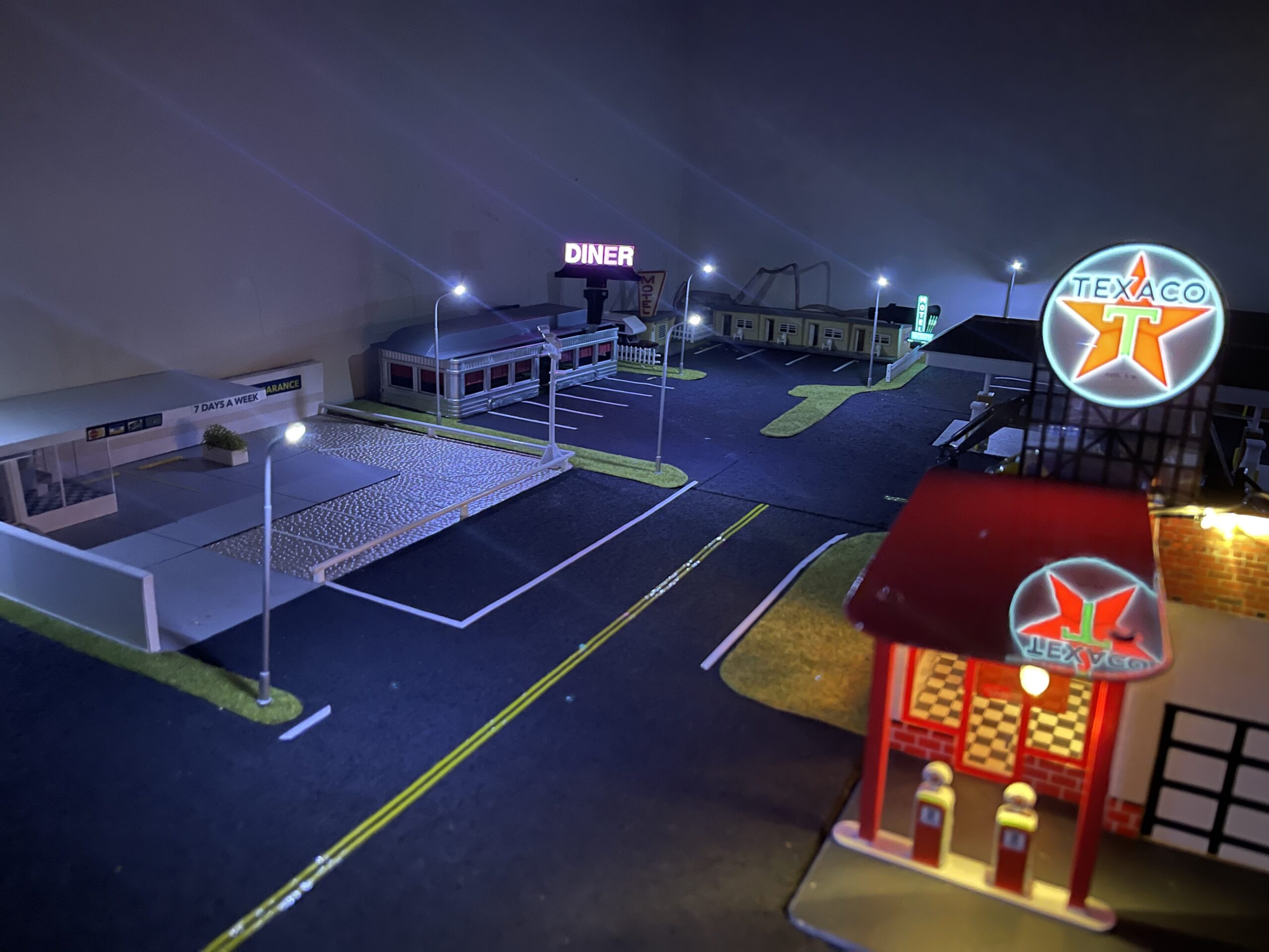 Yetaha 20Pcs Model Railway Train Model Street Lights, LED Dual Lampposts, HO OO Scale customer photo 1