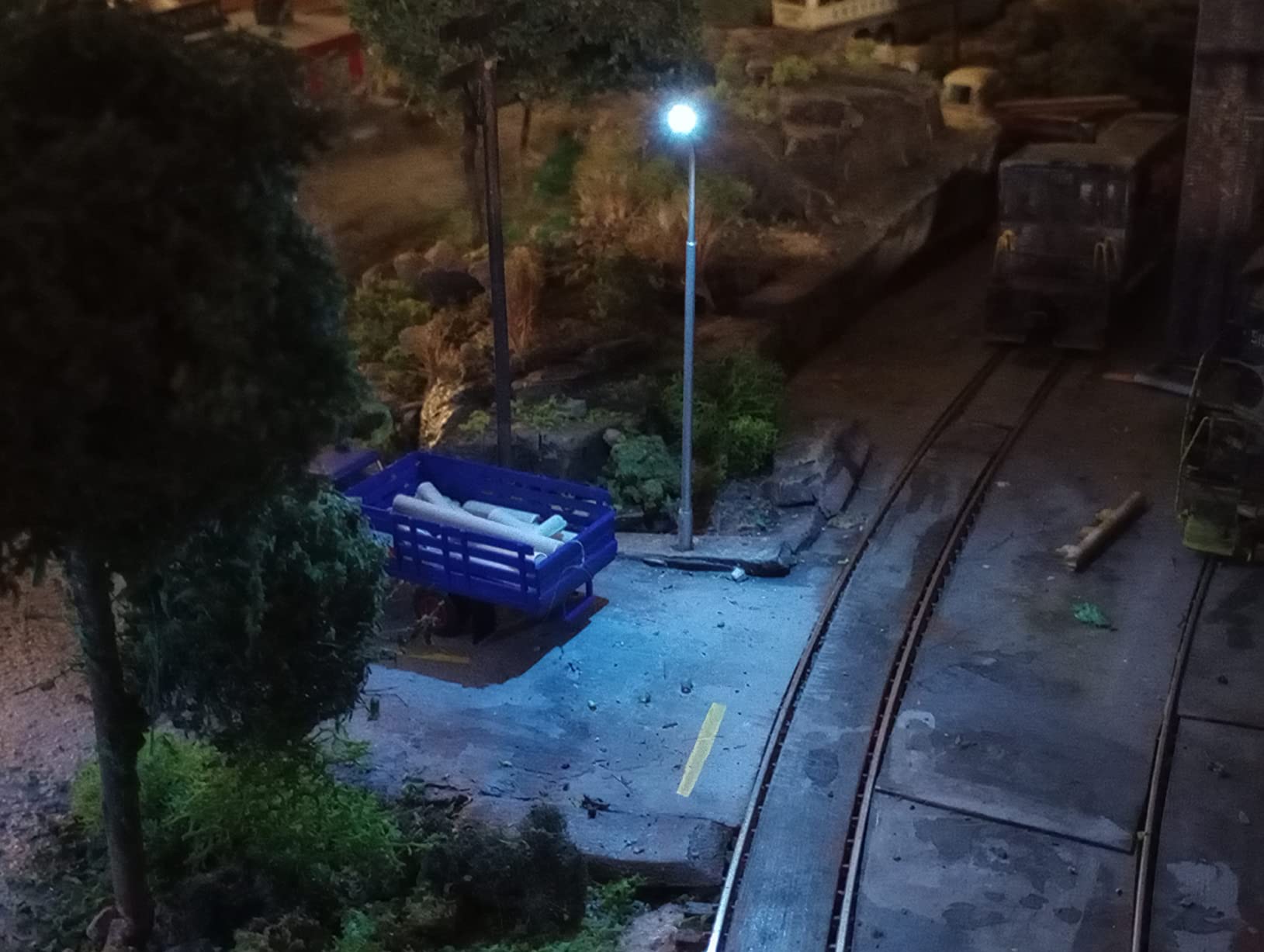 Yetaha 20Pcs Model Railway Train Model Street Lights, LED Dual Lampposts, HO OO Scale customer photo 2
