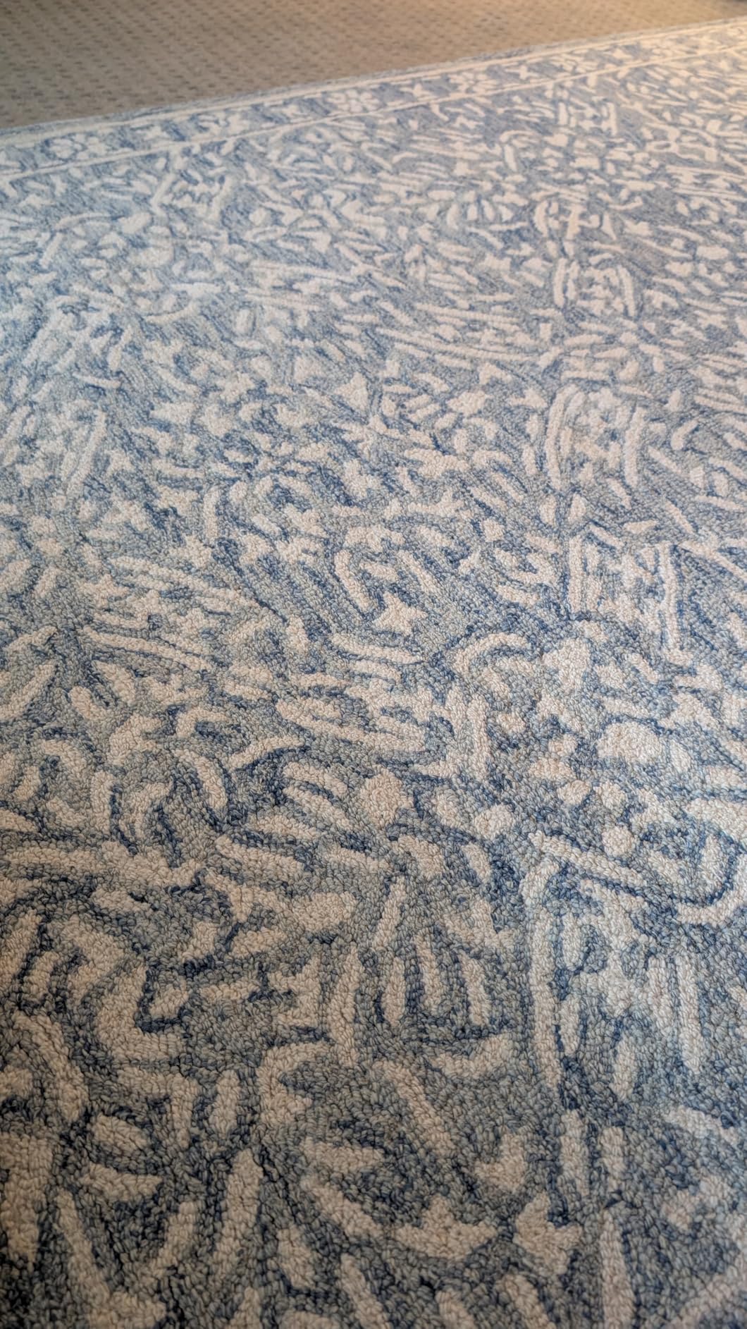 SAFAVIEH Micro-Loop Collection Area Rug - 5' x 8', Blue & Ivory, Handmade French Country Wool, Ideal for High Traffic Areas in Living Room, Bedroom (MLP510M) customer photo 1