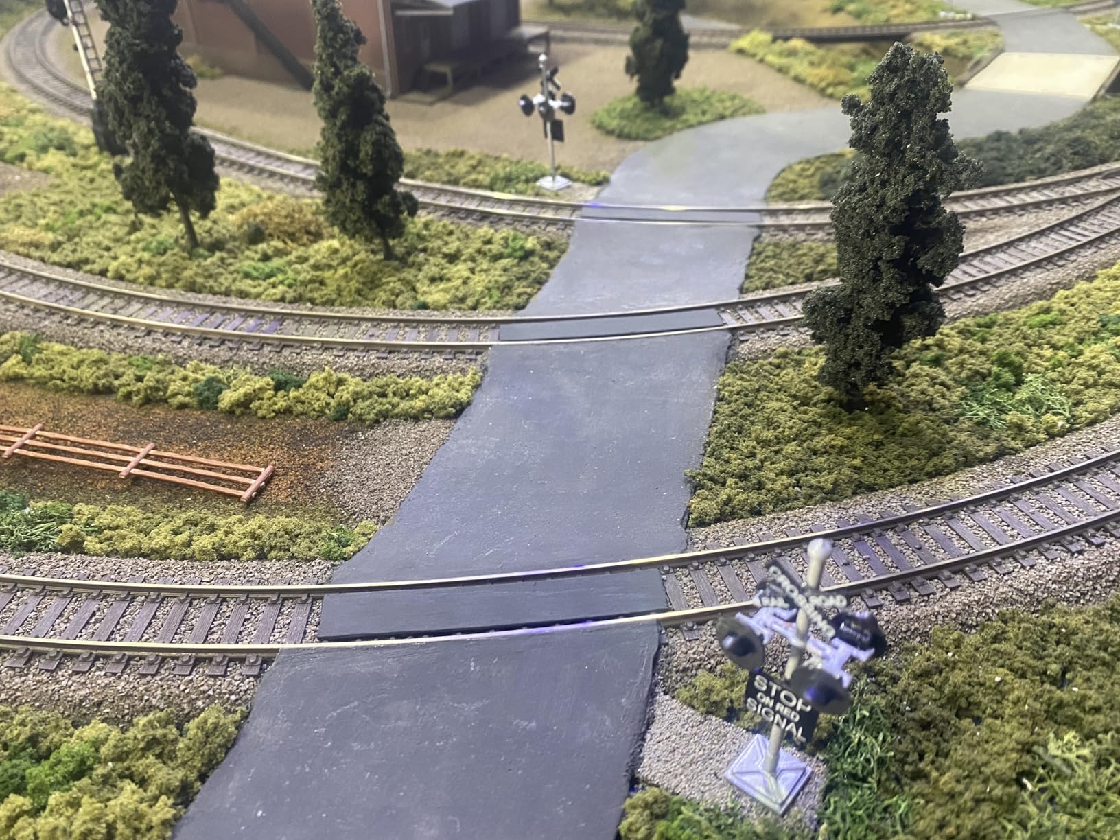 JTD876RP HO Scale Railroad Train/Track Crossing Sign 4 Heads LED with Circuit Board Flasher customer photo 1
