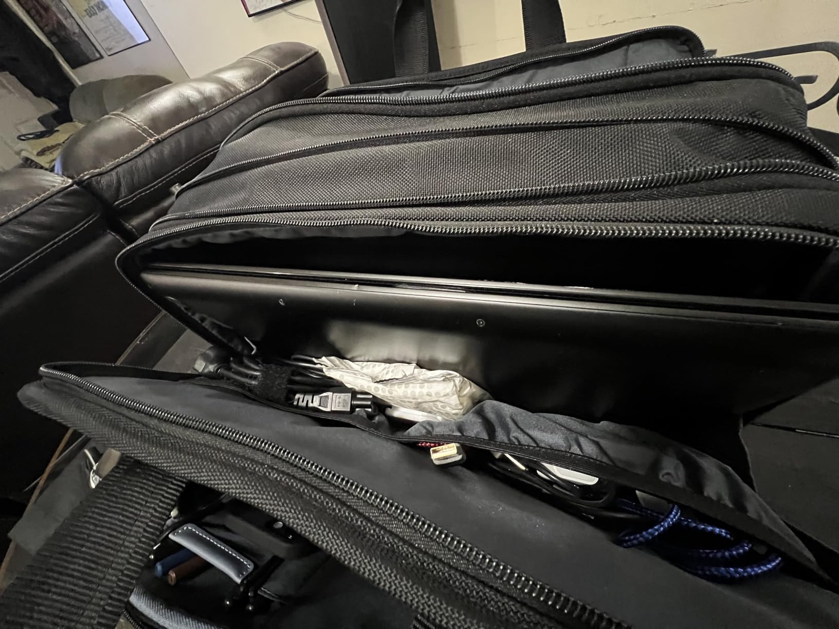 Travelpro Platinum Elite Expandable Business Laptop Briefcase, Fits up to 15.6 Laptop, Work School Travel, Men and Women customer photo 2
