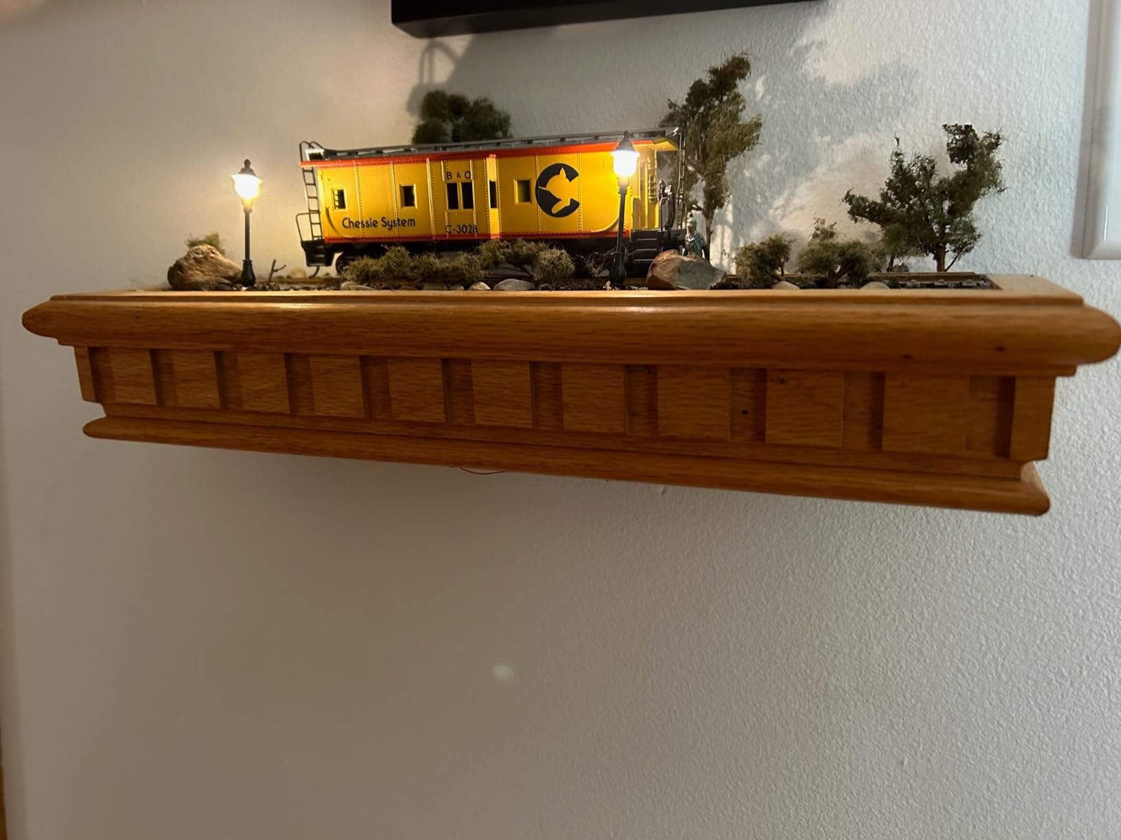 Evemodel LQS21 10PCS Model Railroad Train Lamp Posts LED 6.6cm Street Light Lamps OO/HO Scale customer photo 1