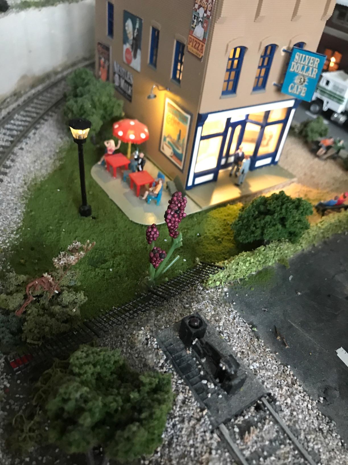 Evemodel LQS21 10PCS Model Railroad Train Lamp Posts LED 6.6cm Street Light Lamps OO/HO Scale customer photo 2
