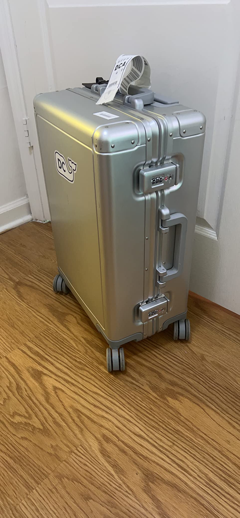 LEVEL8 Gibraltar Carry on Luggage, 20 Inch Aluminum Zipperless Luggage Airline Approved, Hardside Suitcase with TSA Lock and Spinner Wheels, Silver customer photo 1