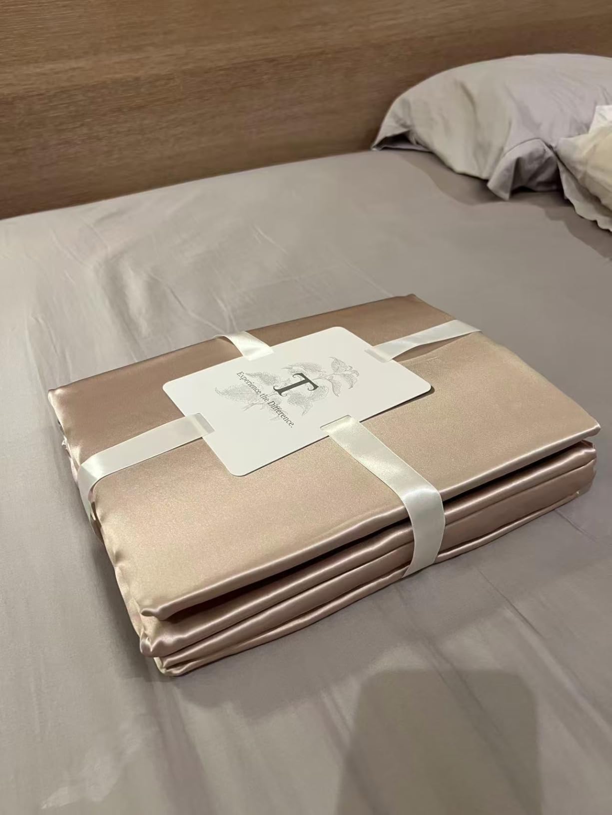 THXSILK 100% Mulberry Silk Sheet Set, 7A+ Silk Sheet Set Soft Breathable, Luxury Bedding (1 Flat Sheet, 1 Fitted Sheet, 2 Pillow Shams) Queen, Champagne customer photo 2