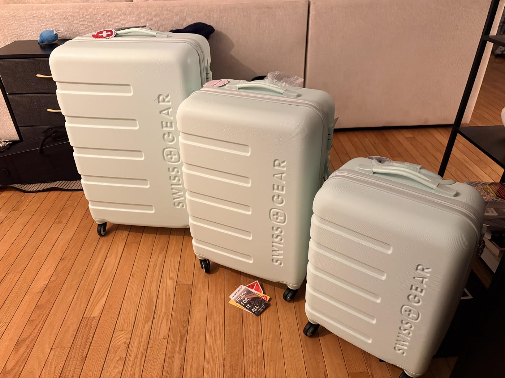 SwissGear 7366 Signature Hardside Expandable Luggage with Spinner Wheels, TSA Lock, Cup-Holder, Black, 3-Piece Set (19/23/27) customer photo 1