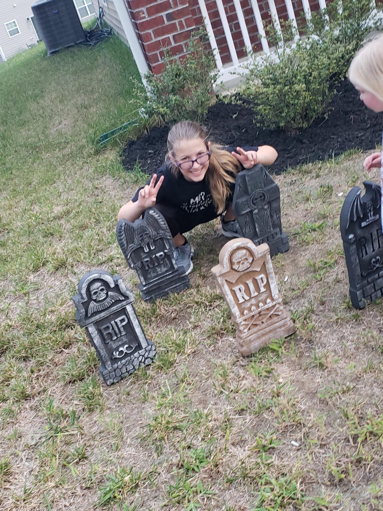 Sunnyglade Set of 5 Pack Halloween Foam RIP Graveyard Tombstones for Halloween Lawn Yard Decorations customer photo 2