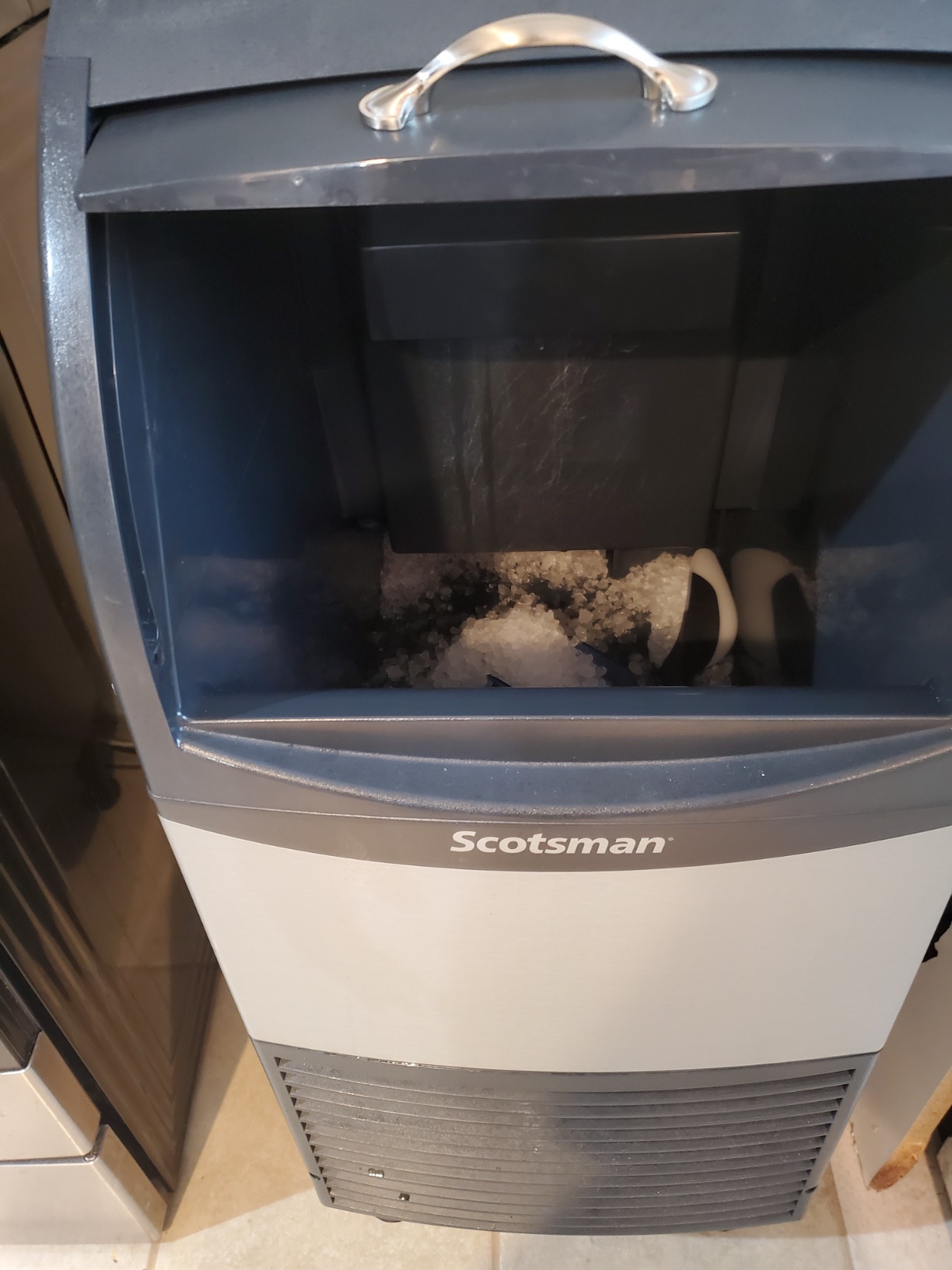 Scotsman UF0915A-1 15-Inch Air-Cooled Flake Undercounter Ice Maker Machine with 36 lb. Storage Capacity, 96 lbs/Day, 115v, NSF customer photo 1