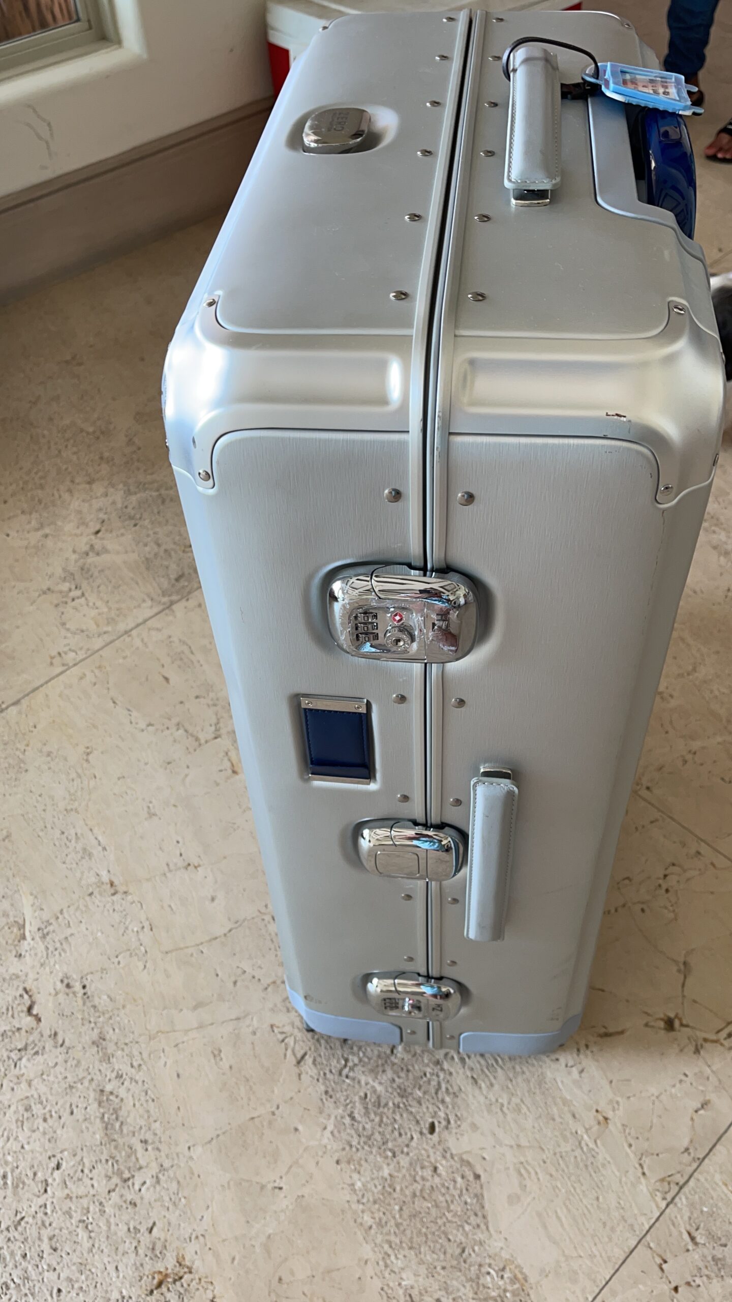 Pursuit Aluminum Hardside Travel Case (Silver, Medium Travel Case) customer photo 2