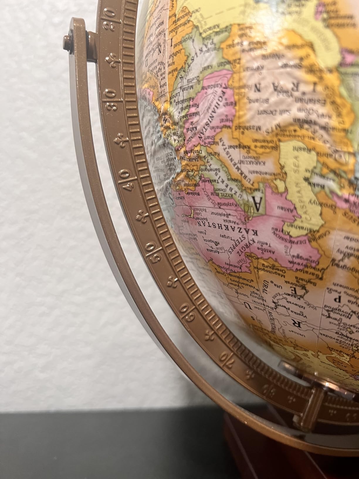 Exerz Illuminated World Globe 9.1-inch Diameter Metal Base - Political Map (Day) Constellation Globe (Night) - 2 in 1 Light up Cable Free LED lamp customer photo 1