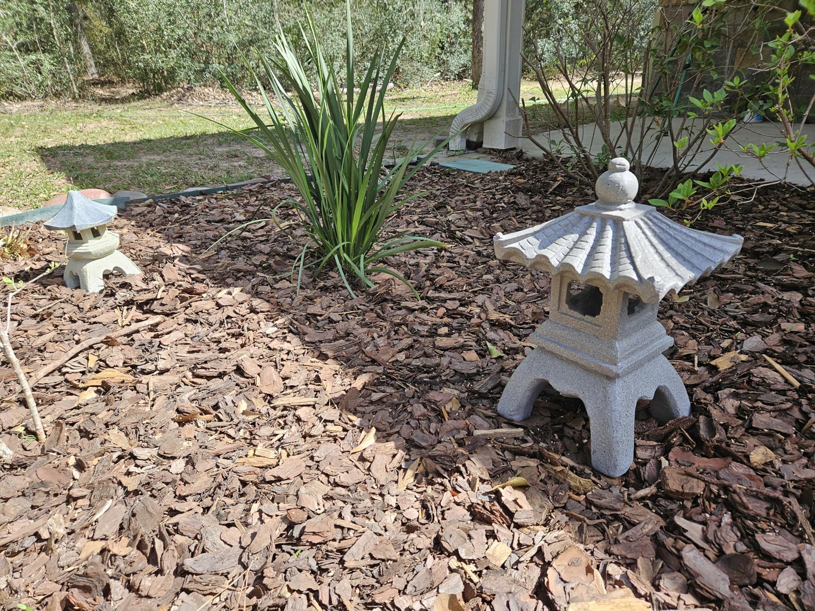 Glitzhome MGO Faux Concrete Pagoda Garden Statue Indoor and Outdoor Decoration, 16