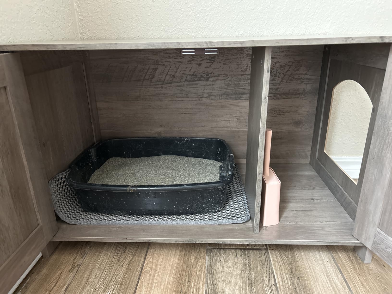 HOOBRO Litter Box Enclosure, Cat Litter Box Furniture with Removable Divider, Large Hidden Litter Box Furniture, Wooden Cat House, End Side Table, 31 L x 17.5 W x 19.7 H, White WT03MW01G2 customer photo 2