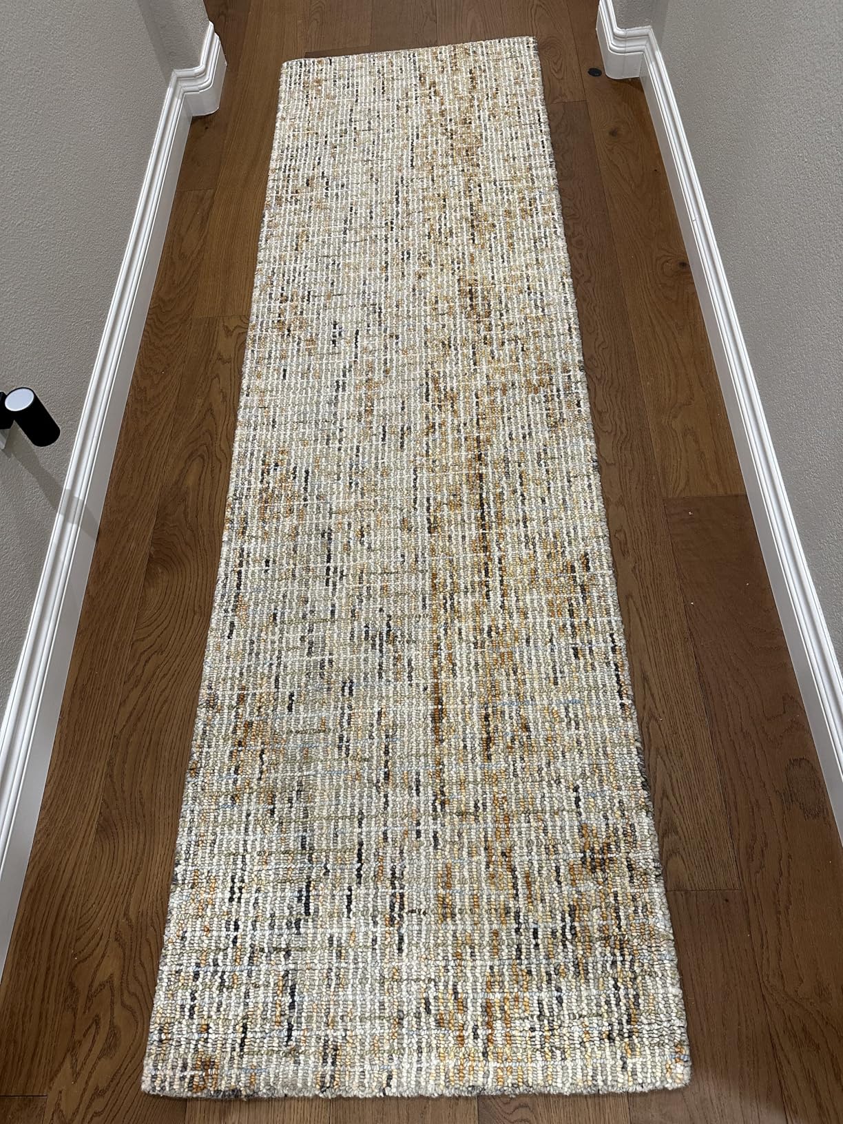 SAFAVIEH Fifth Avenue Collection Area Rug - 6' x 9', Beige & Ivory, Handmade Mid-Century Modern Abstract New Zealand Wool customer photo 1