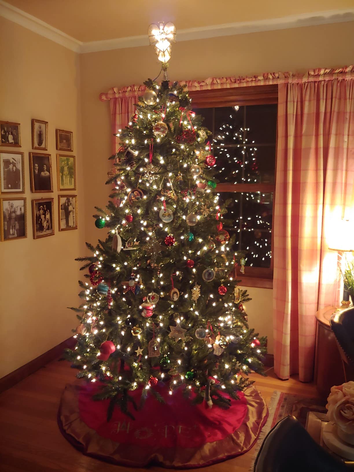 Vancouver Spruce Traditional Full Artificial Christmas Tree with Classic Needle Foliage, Premium Stand, LED Clear Lights, 7ft customer photo 2