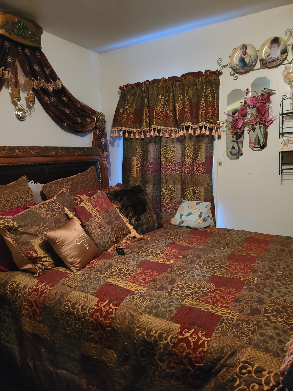 Loom and Mill 9-Piece Jacquard Comforter Set, Luxury Traditional Patchwork Comforter Queen Sets, Ultra Soft Bedding with Euro Shams, Bedskirt, Filled Decorative Pillow for Bedroom (Red Gold, Queen) customer photo 1