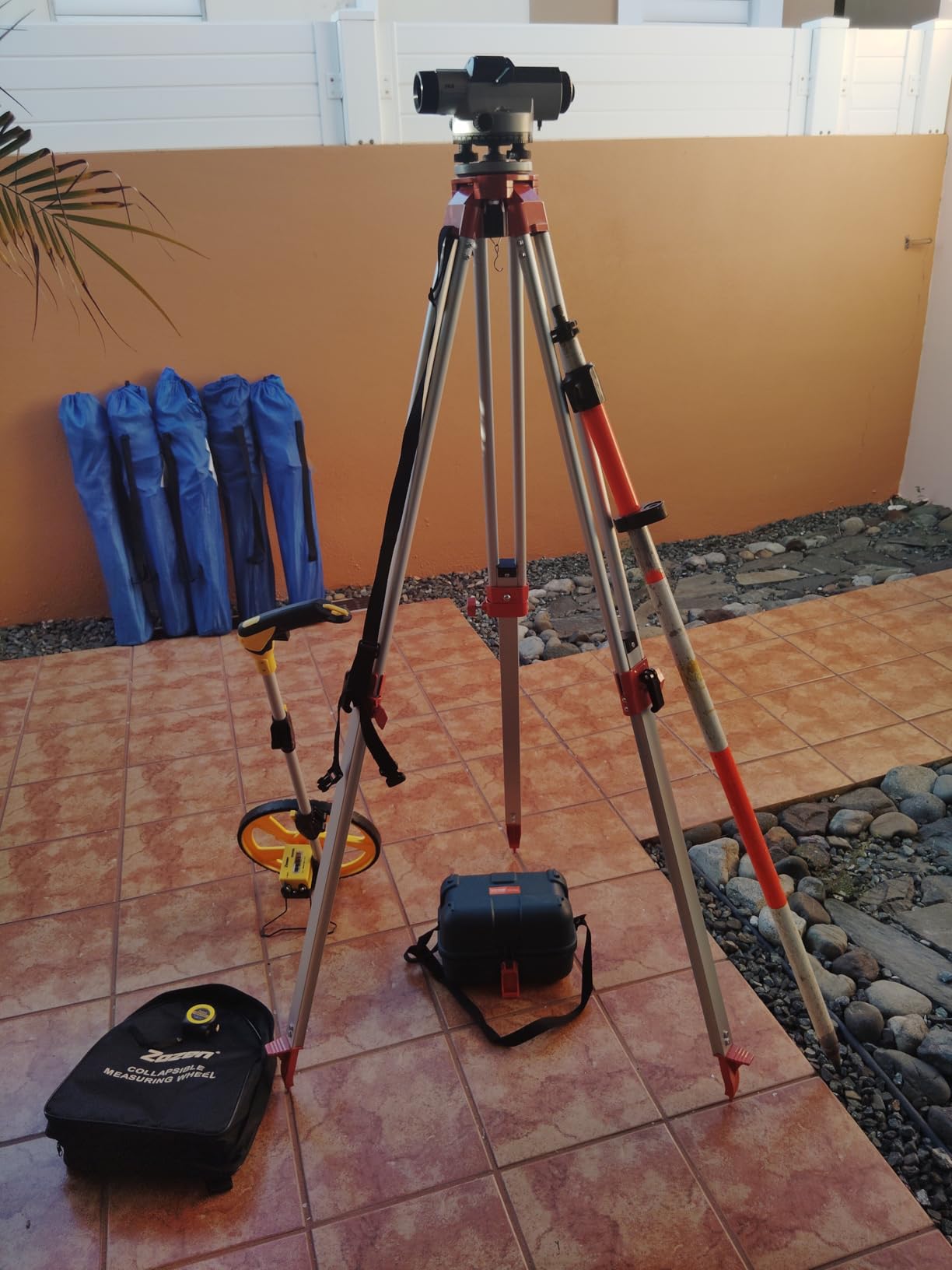 VEVOR Automatic Transit Level 24X Optical Survey Equipment Auto Level Kit High Precision Angle Level Measure customer photo 1