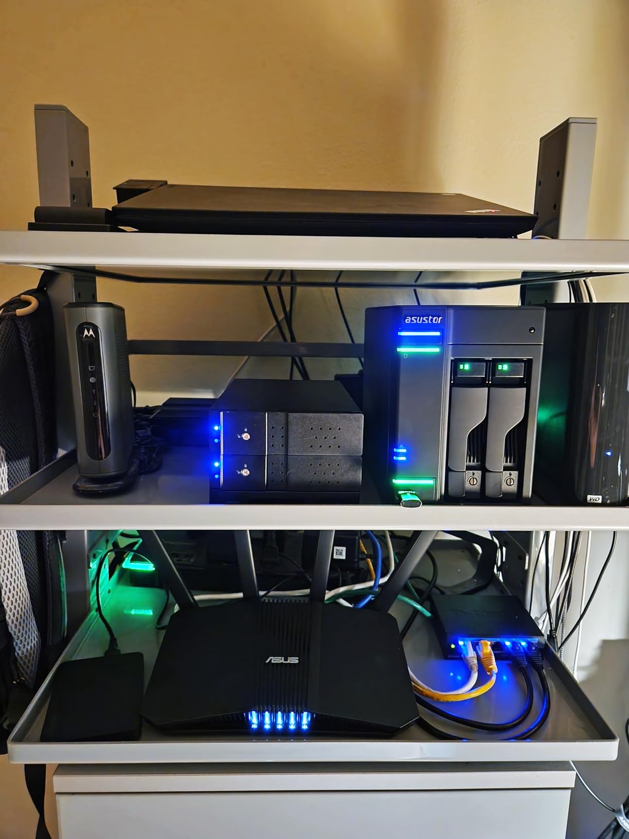 Asustor Lockerstor 2 Gen2 AS6702T - 2 Bay NAS, Quad-Core 2.0 GHz CPU, 4x M.2 NVMe slots, Dual 2.5GbE, 4GB DDR4 RAM (Diskless) customer photo 1