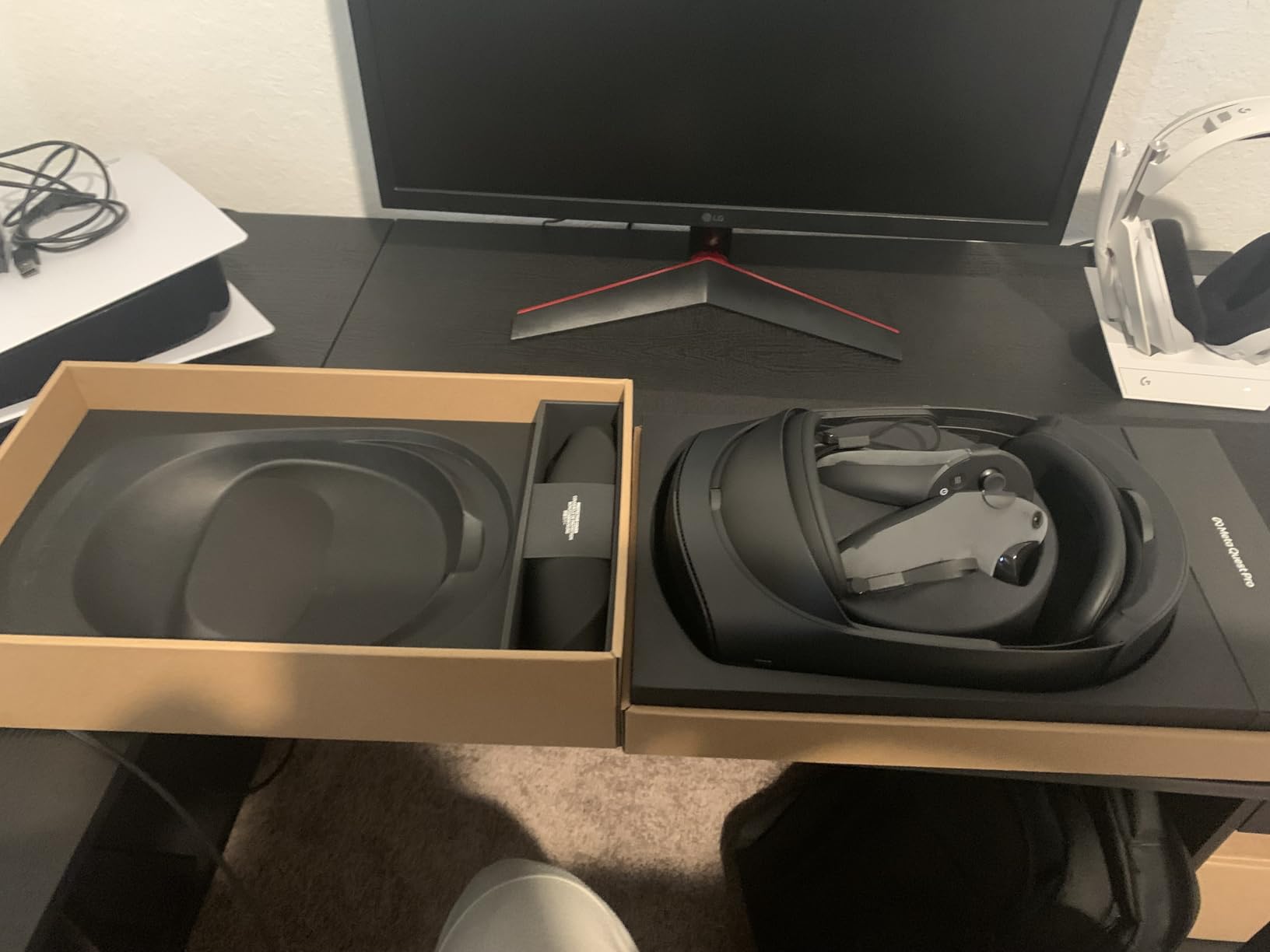Meta Quest Pro - Advanced Enterprise VR Headset with Face and Eye Tracking customer photo 2