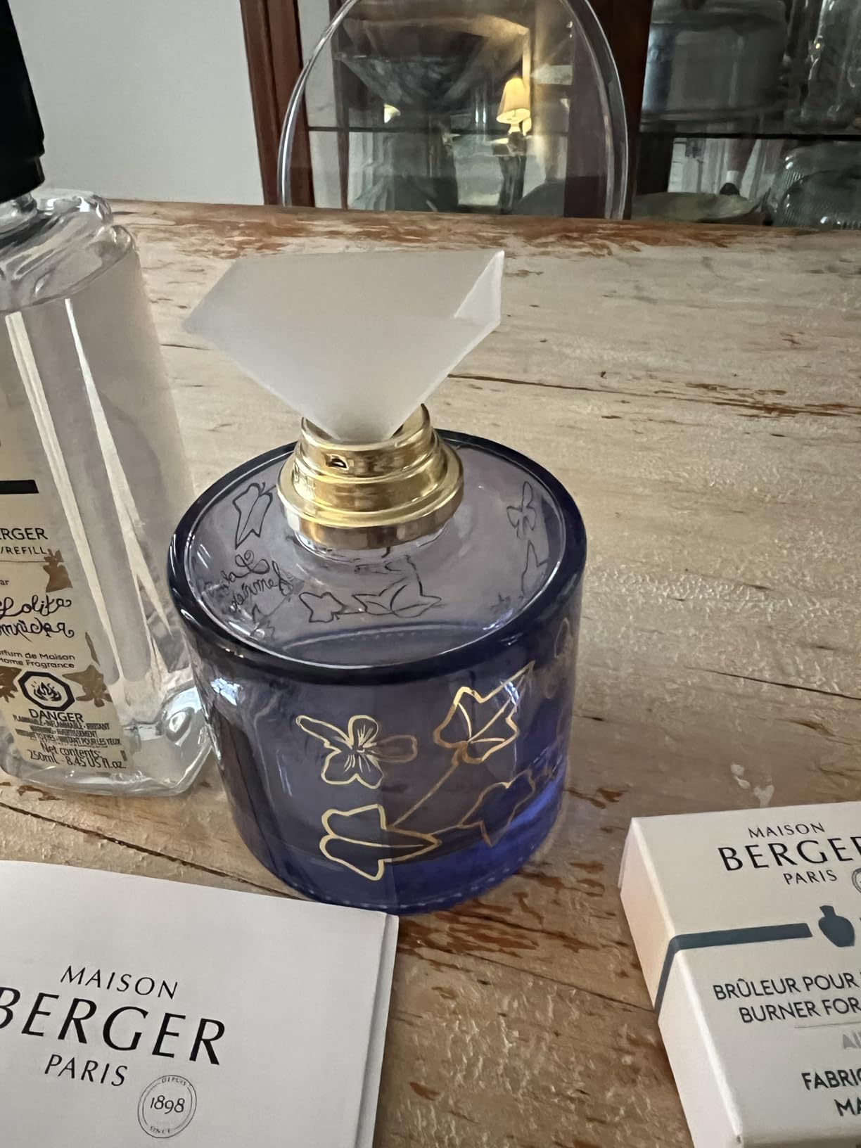 Giftset Lampe Berger - Model Lolita Lempicka - Home Fragrance Diffuser - 4.7 x 3.2 x 3.2 inches - Includes Fragrance 250 milliliters - 8.45 Fluid Ounces (Black) customer photo 3