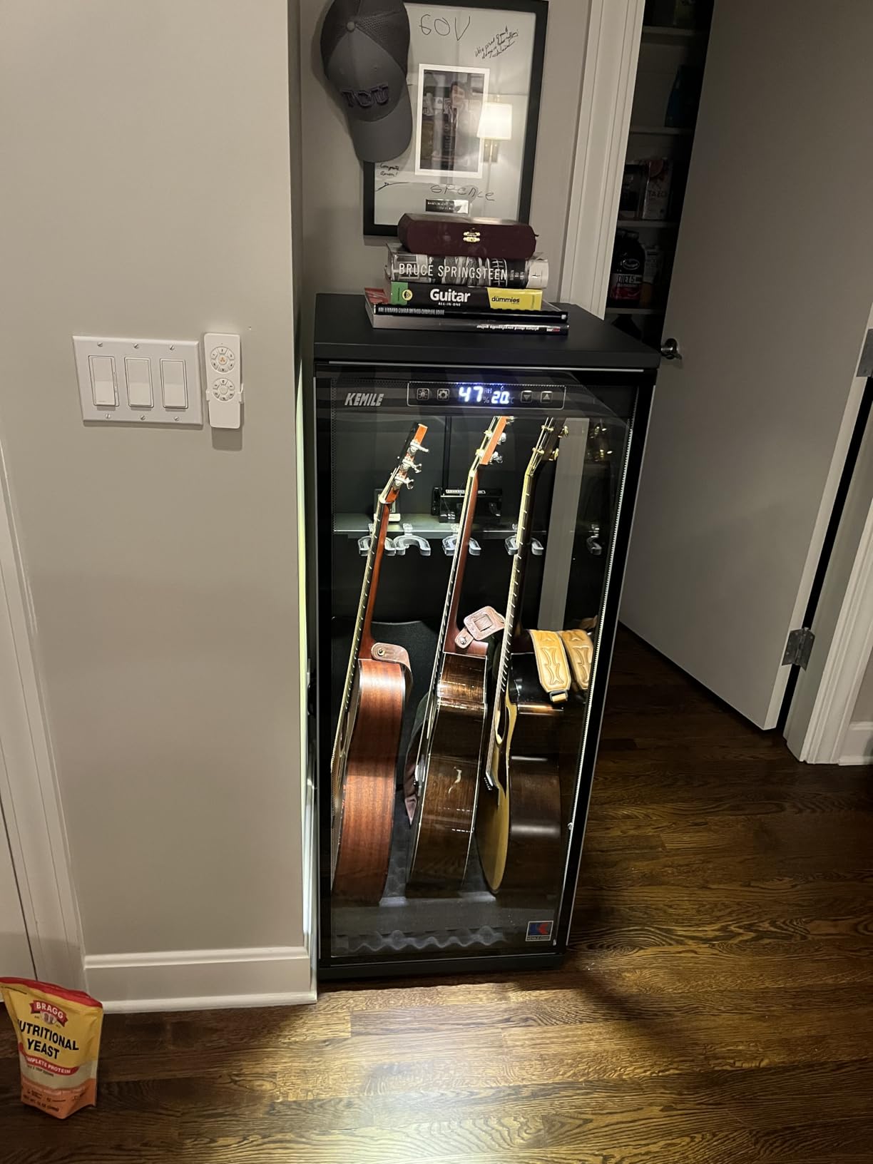 Humidity Guitar Display Case 270° Glass Lockable Guitars Ukuleles | Humidity Controlled Full-View Glass Multi-Guitar Storage customer photo 2