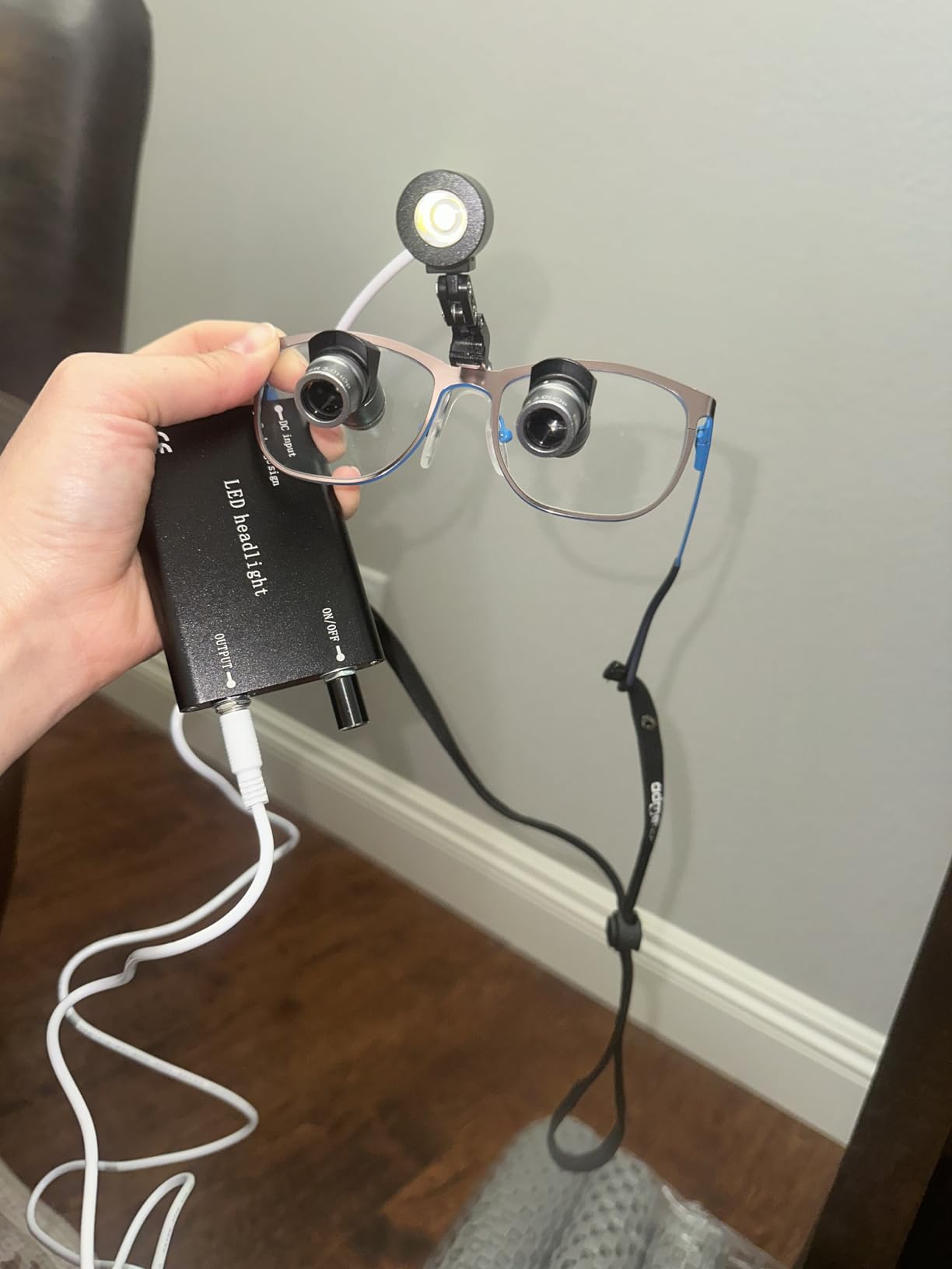 Fencia Dental Headlight, Portable LED Headlamp Surgical Medical Head Light Lamp, High Brightness Dentist Light with Rechargeable Battery Universal Clamp for Loupes Glasses customer photo 1