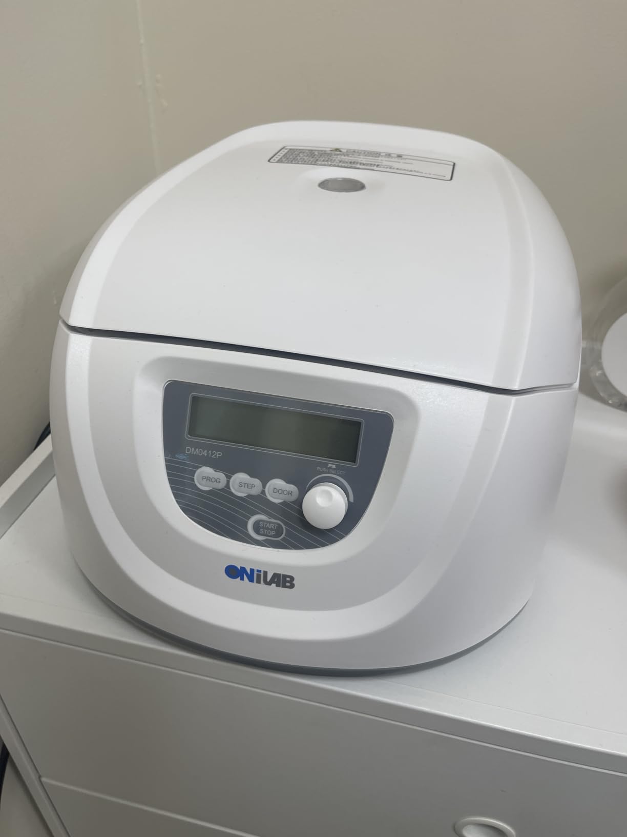 ONiLAB Professional PRP Centrifuge Machine 15mLx8, 10mL/7mL/1.5-5mlx 12, Lab Benchtop Centrifuge, 3 Preloaded Programs for Fast Operation,Store 9 Programs, 30sec-99min,300-4500rpm(Max. 2490xg) customer photo 1