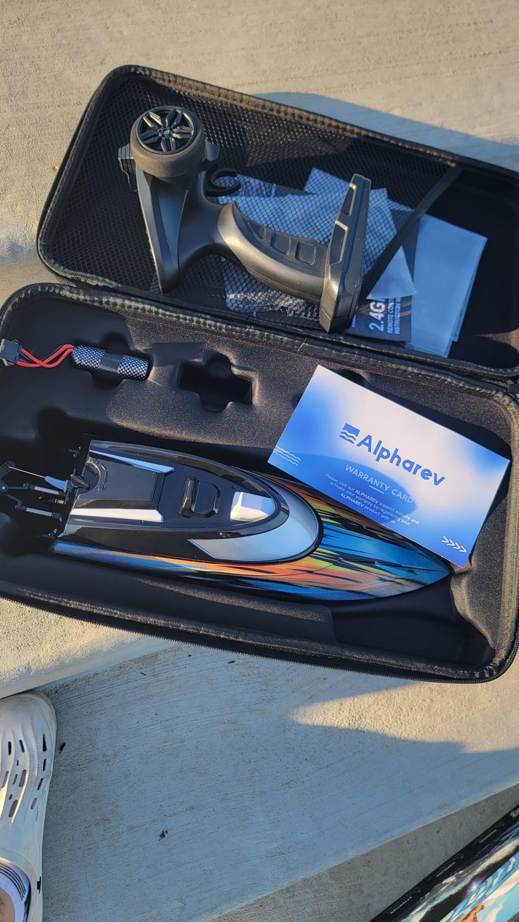 ALPHAREV RC Boats for Adults & Kids - R308 32+ KPH Fast Remote Control Boat for Pool & Lake with Portable Suitcase, Self-Righting, One Key Demo, 2.4Ghz Racing Boat, Water Toys, Birthday Gifts for Boys customer photo 2
