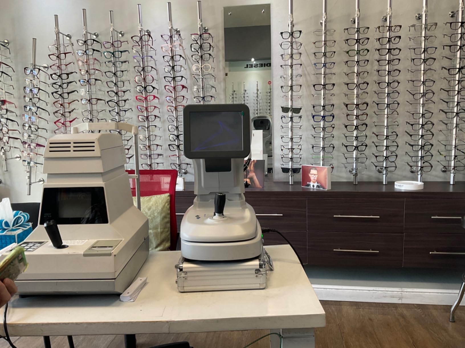 Autorefractor keratometer Fully Automatic Eye Refraction Machine with Eye Tracking Professional Optometry Equipment for Clinic, Optical Shop & Ophthalmologist ARK-4000 customer photo 1