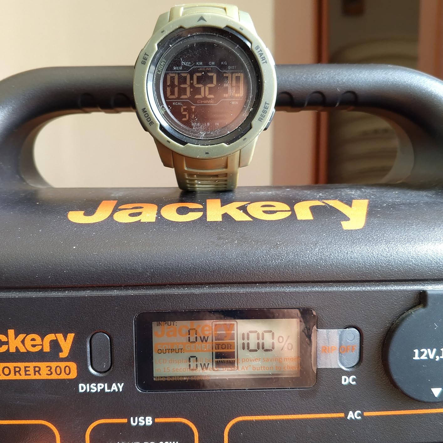 Jackery Solar Generator 300, 293Wh Backup Lithium Battery with 1XSolar Panel SolarSaga 100W Air, 110V/300W Pure Sine Wave AC Outlet for RV Outdoors Camping Travel Blackout customer photo 1