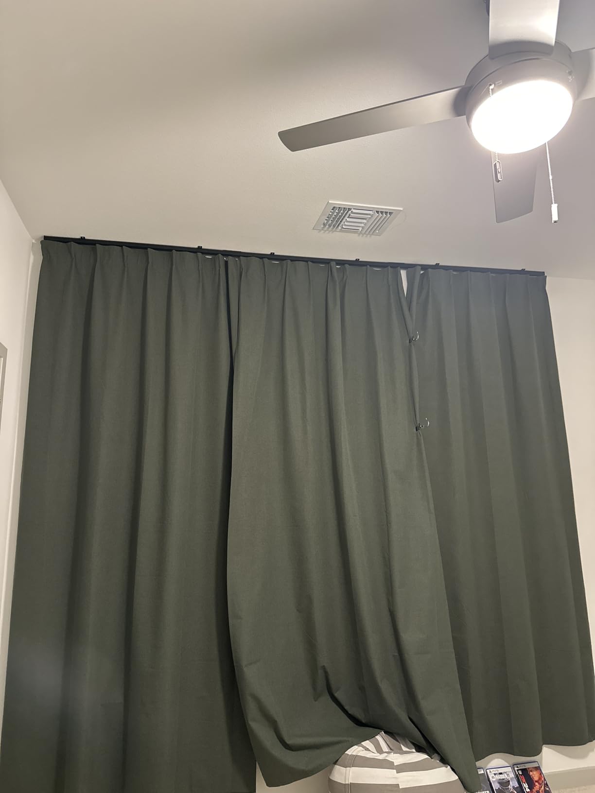 MaKefeile Ceiling Curtain Track,Curtain Track Wall Mounted,Ceiling Mount Rail Room Divider Tracks Extra Long Curtains Rod for Living Room Bedroom Patio Sliding Door Curtains with Clips,Black 9ft customer photo 2
