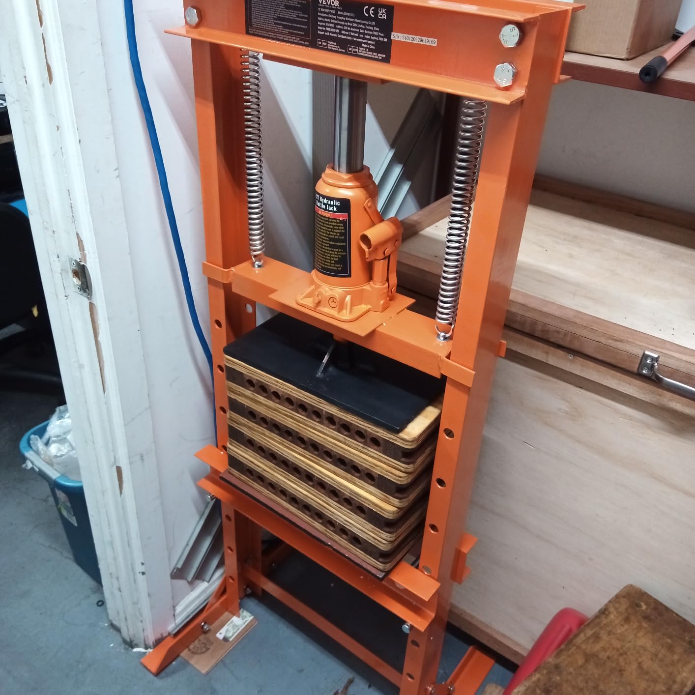VEVOR Hydraulic Shop Press, 12 Ton/26000lbs, H-Frame, 4-Hold Adjustable Height, with Movable Plates, for Garage or Professional Users customer photo 2