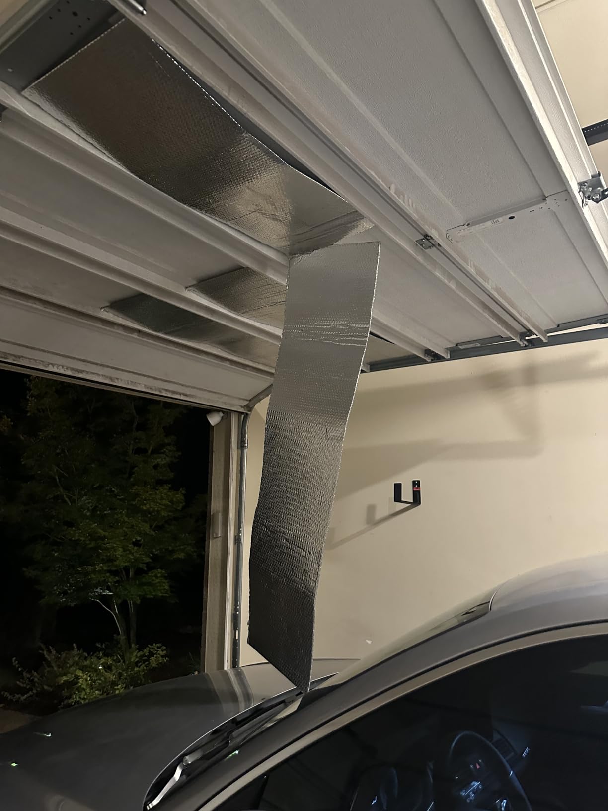 Gerrii 16 Pcs Garage Door Insulation Kit Double Bubble Insulation Panels Reflective Film Aluminum Radiant Barrier Thermal Shield with Adhesive Tape for Garage Greenhouse Attics Walls (24 x 54 Inch) customer photo 2