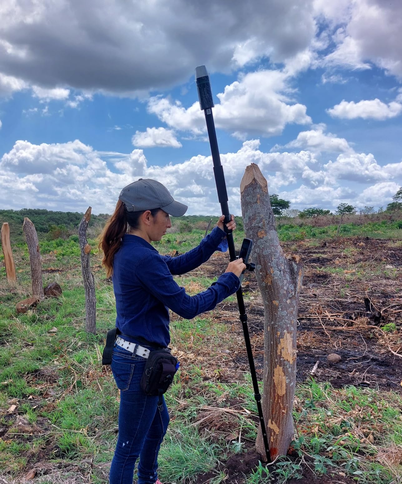RTK GNSS Survey Equipment with Network RTK Rover, Handheld Controller and Survey Software customer photo 1