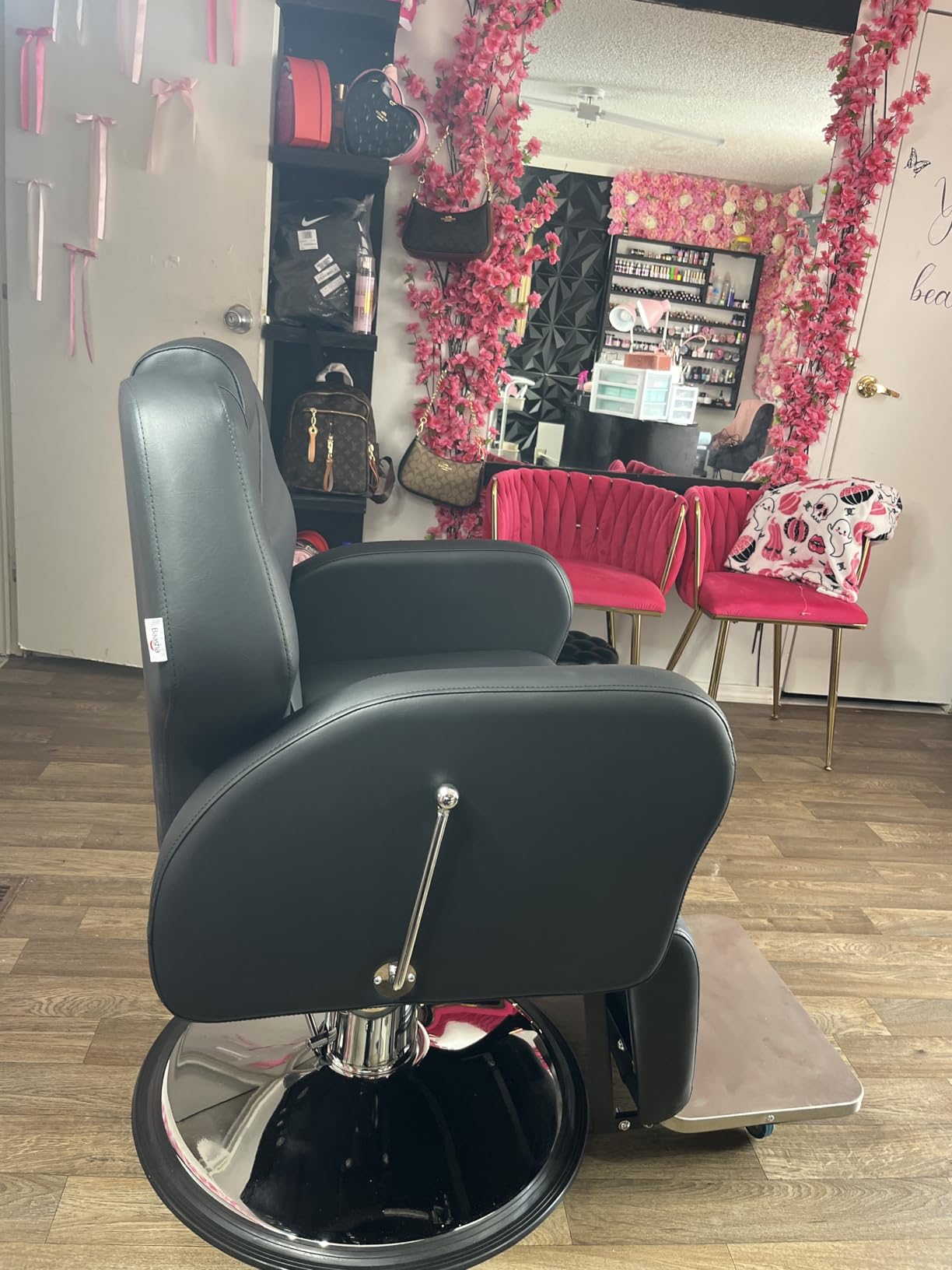 Baasha Premium Black Reclining Barber Chair, Professional Salon Seat with Soft Leather Upholstery and Adjustable Headrest, Comfortable for Braiding and Styling customer photo 1
