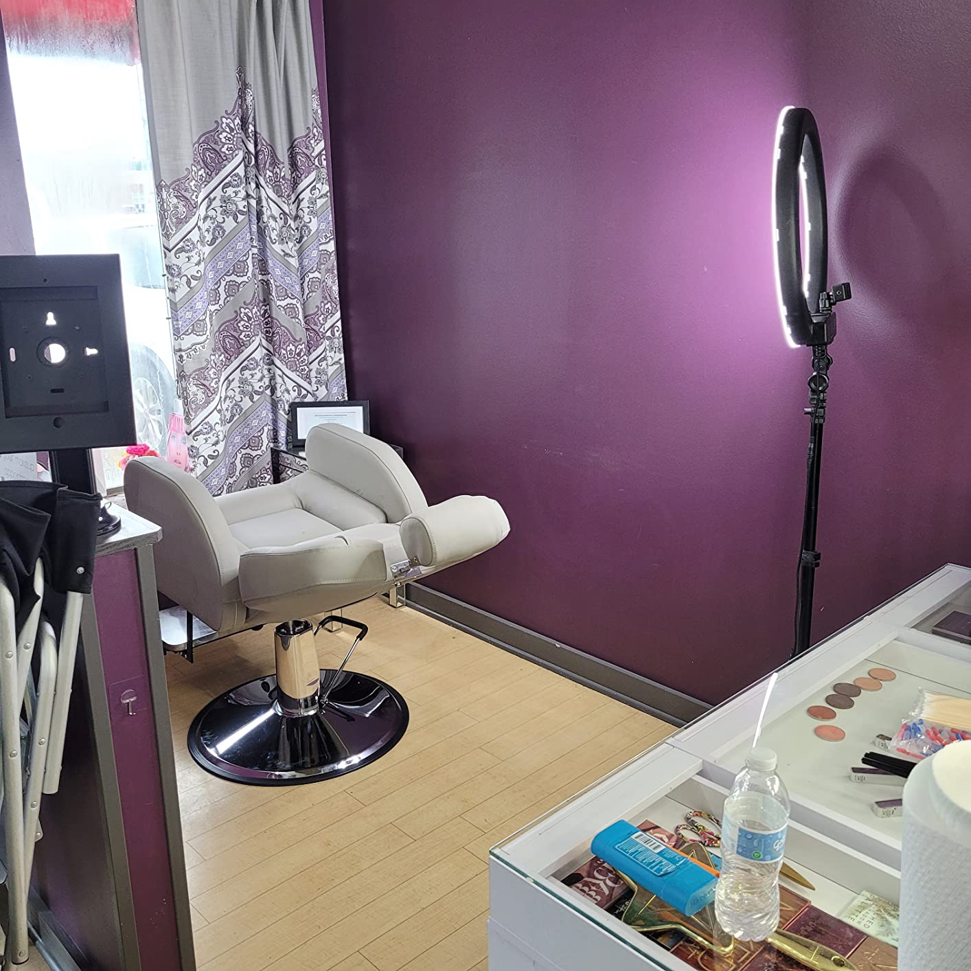 Baasha Premium Black Reclining Barber Chair, Professional Salon Seat with Soft Leather Upholstery and Adjustable Headrest, Comfortable for Braiding and Styling customer photo 2