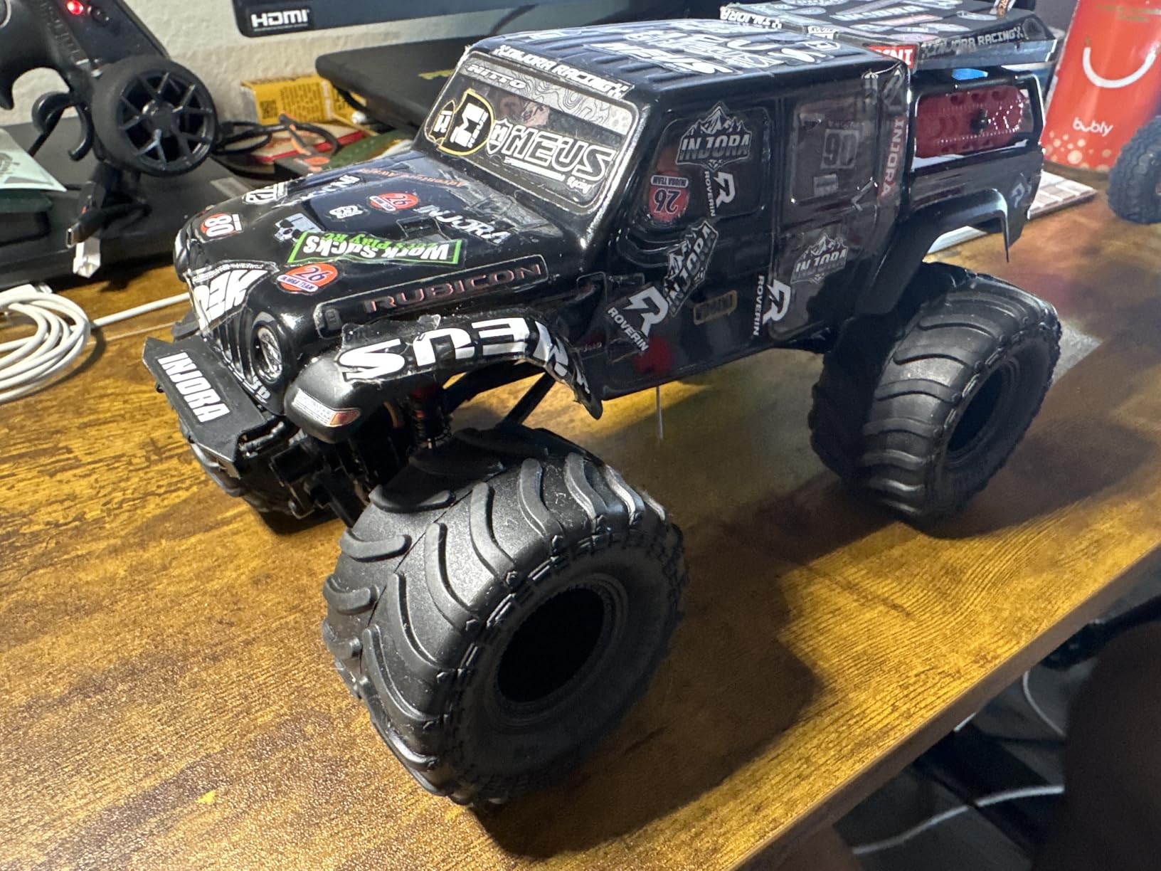 Axial RC Truck SCX24 Jeep Gladiator 4 Wheel Drive Rock Crawler Brushed RTR (Nothing Needed to Complete Ready-to-Run), Green customer photo 2