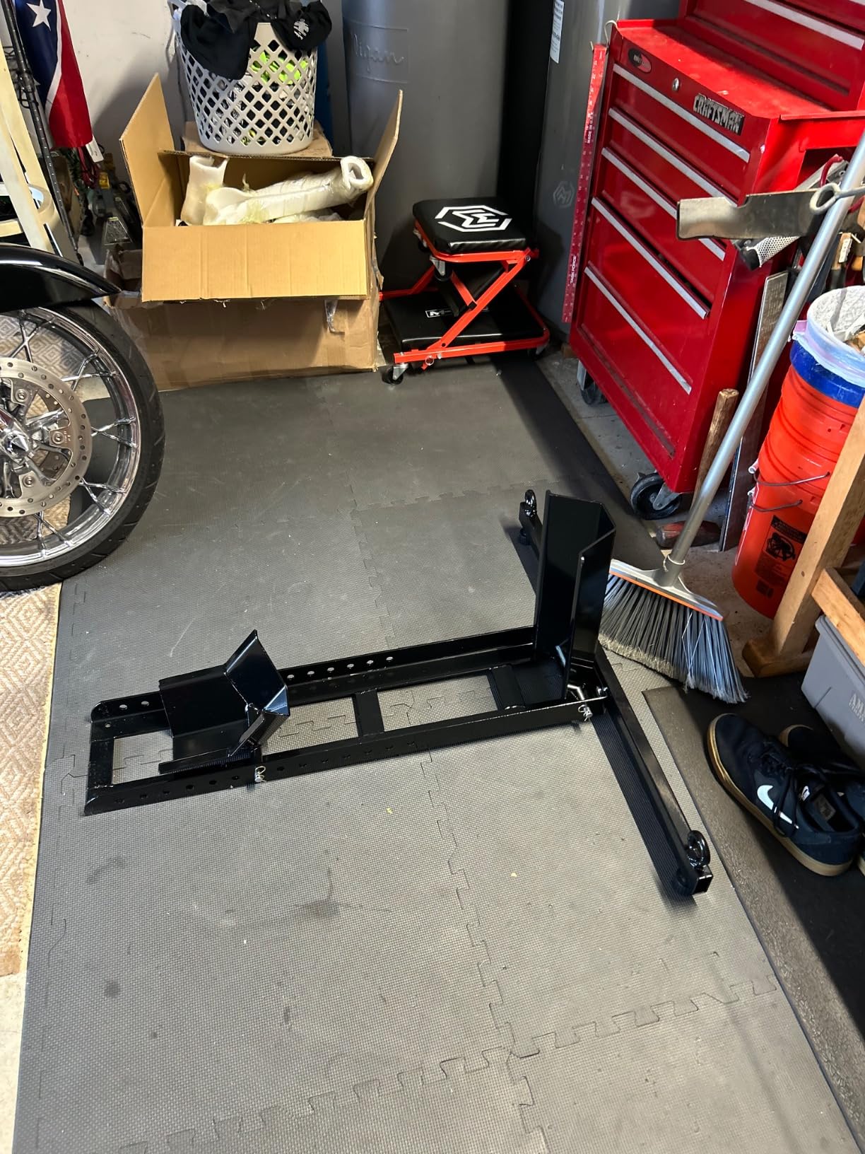 Jack Boss Motorcycle Wheel Chock, Motorcycle Stand Up to 1800LBs, Wide Range 3 Inch to 5 Inch Support Adjustable Front Tire Stand Chocks for Trailer and Truck, Suitable for Most Motorcycles customer photo 1