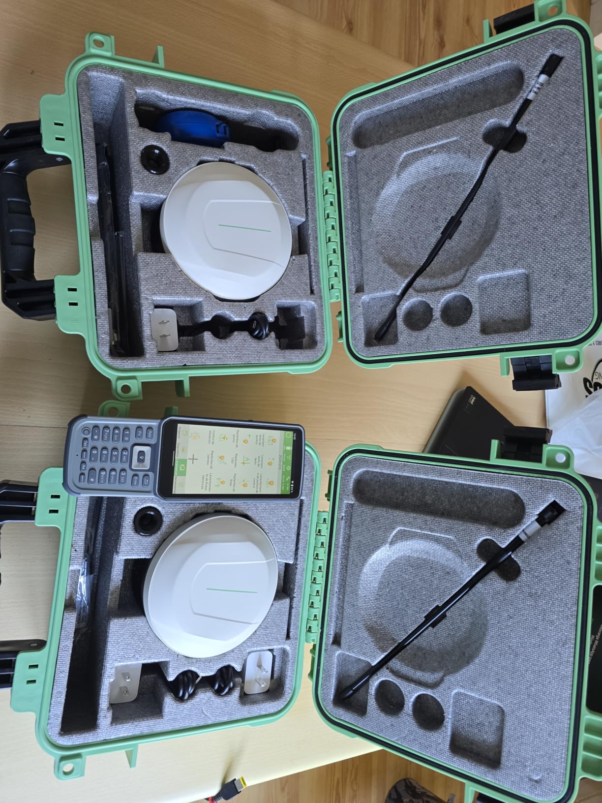 E1 GNSS Survey Equipment 20 Hours Endurance RTK GPS with IMU Rover & Base Handheld Collector with Survey Software customer photo 1