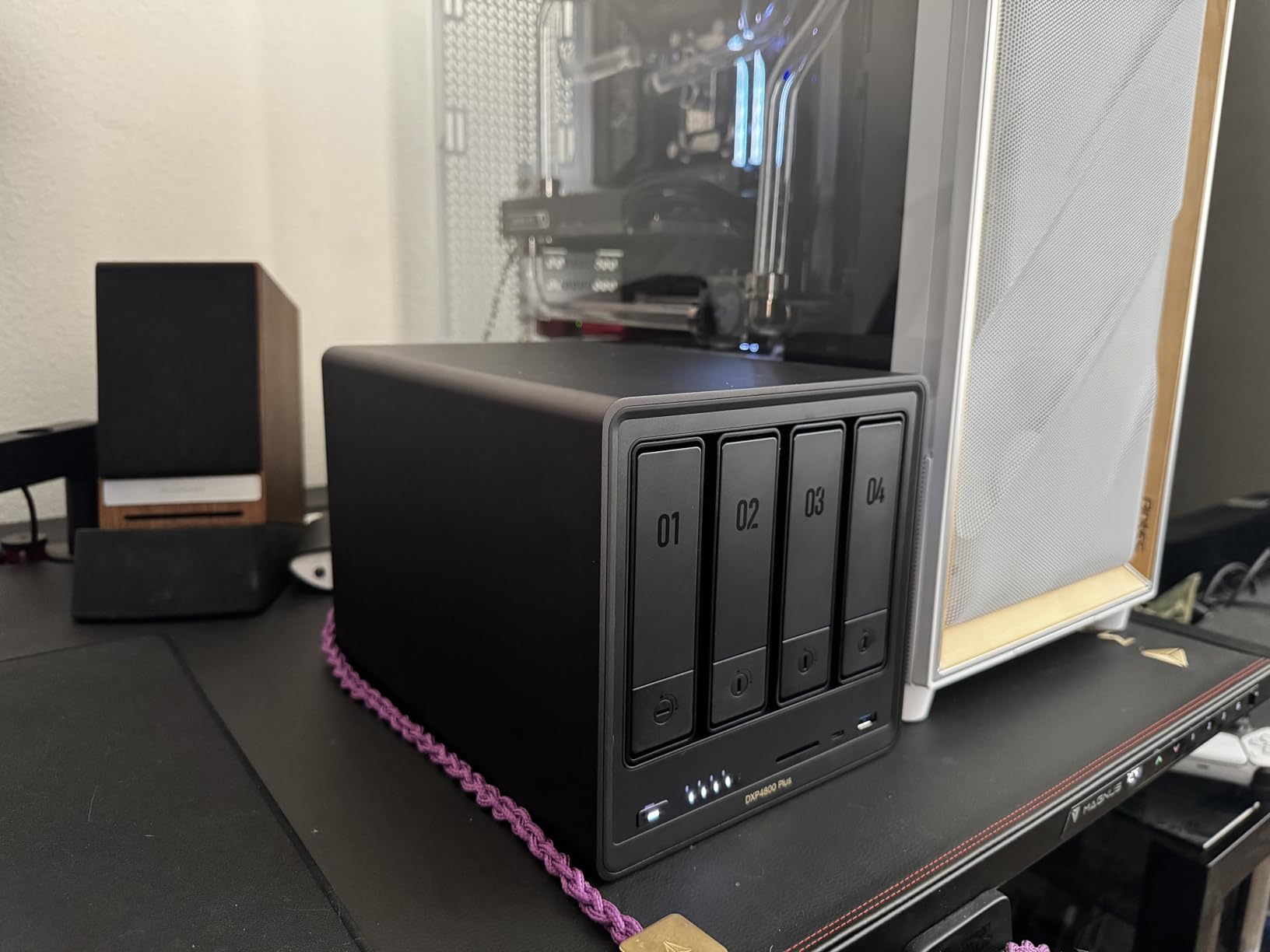 UGREEN NAS DXP480T Plus 4-Bay All-Flash SSD NAS, Intel i5 1235u 10-Core CPU, 8GB DDR5 RAM, 10GbE Port, Wi-Fi 6, 4x M.2 NVMe Slots, 8K HDMI, 2x TBT4 (Diskless) customer photo 1